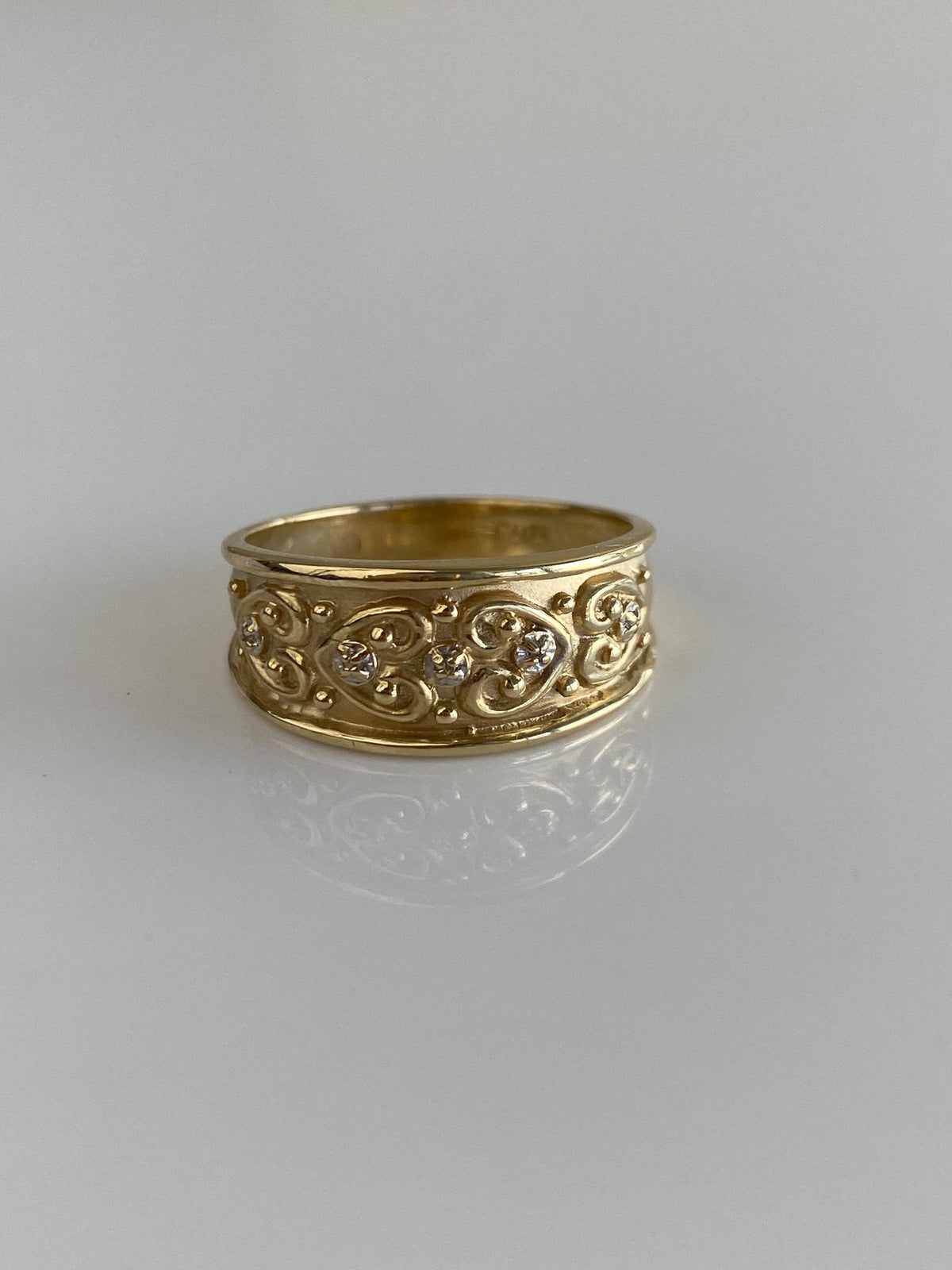 Vintage Solid 10k Yellow Gold Heart Designed Ring Band - Size 7.75