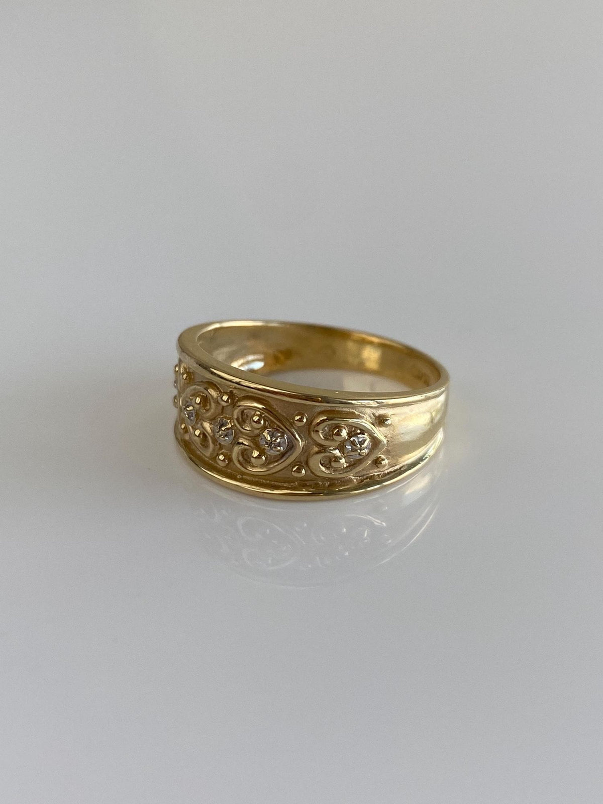 Vintage Solid 10k Yellow Gold Heart Designed Ring Band - Size 7.75