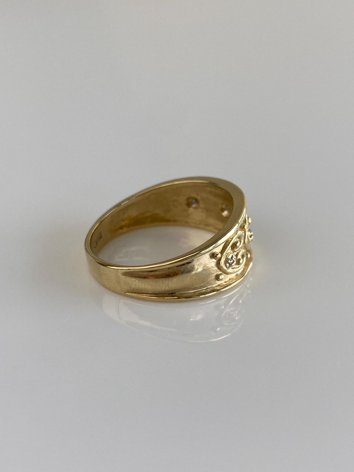 Vintage Solid 10k Yellow Gold Heart Designed Ring Band - Size 7.75