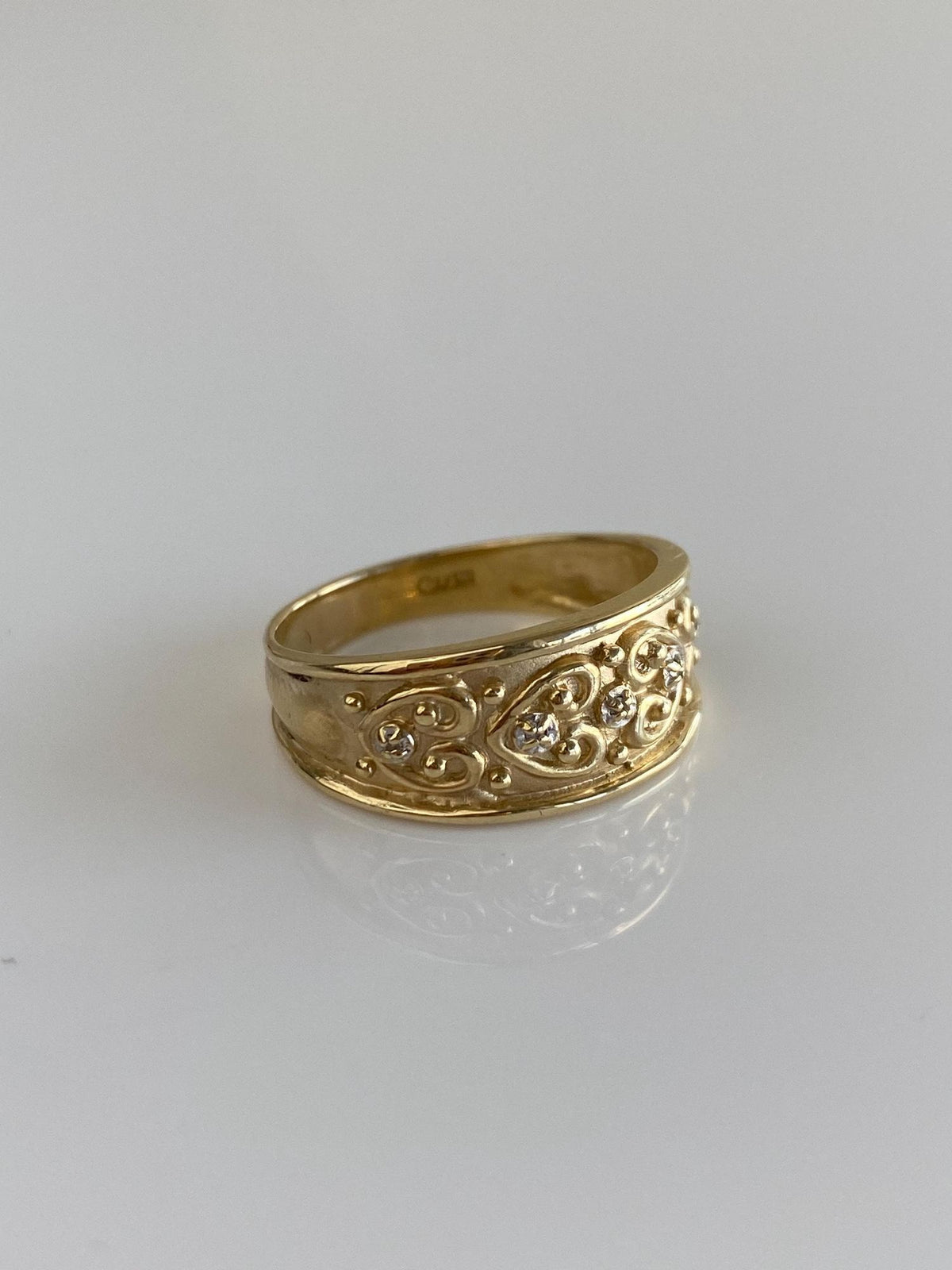 Vintage Solid 10k Yellow Gold Heart Designed Ring Band - Size 7.75