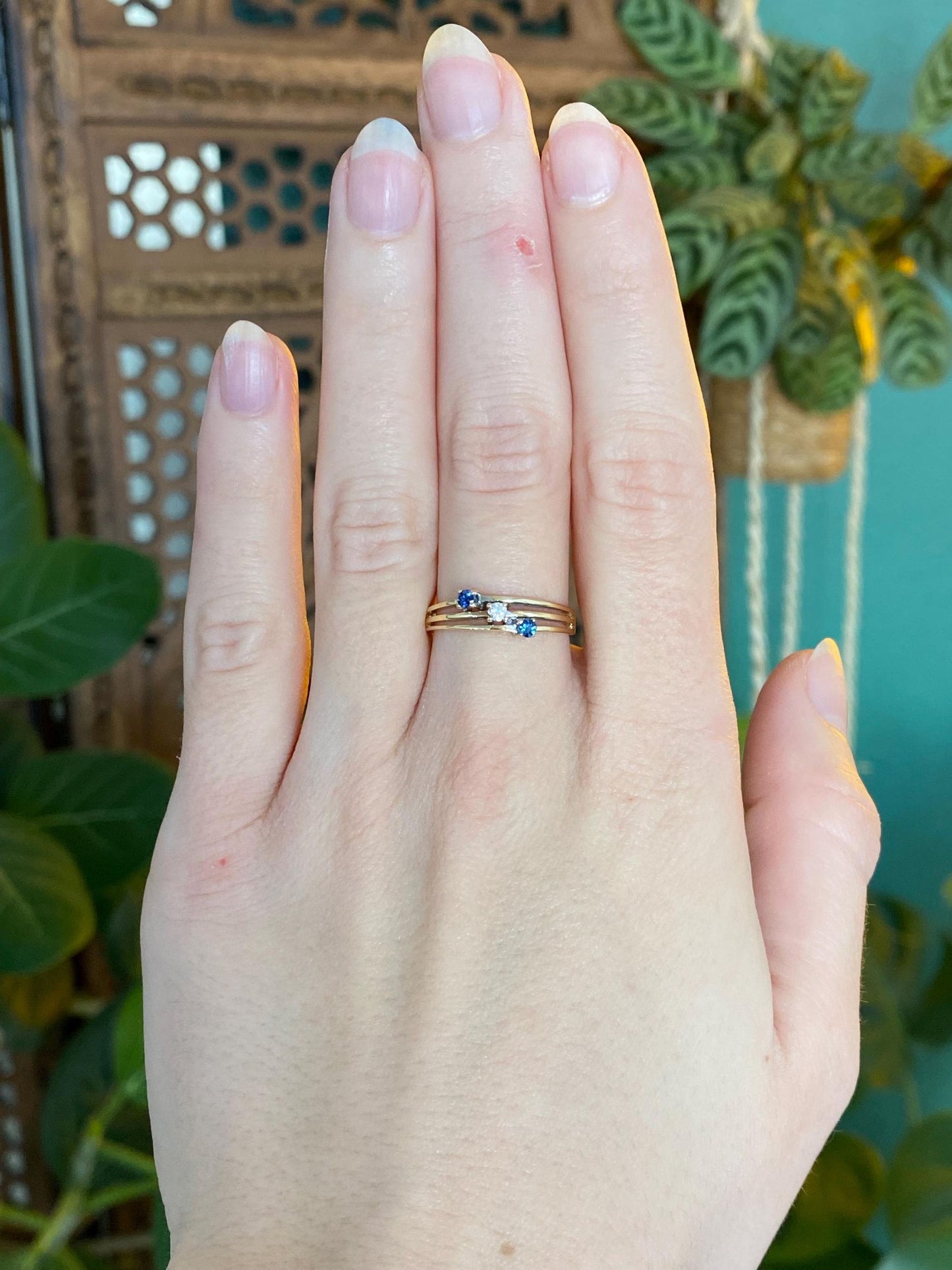 Vintage Solid 14k Yellow Gold Diamond Blue Sapphire Ring - Size 7.25