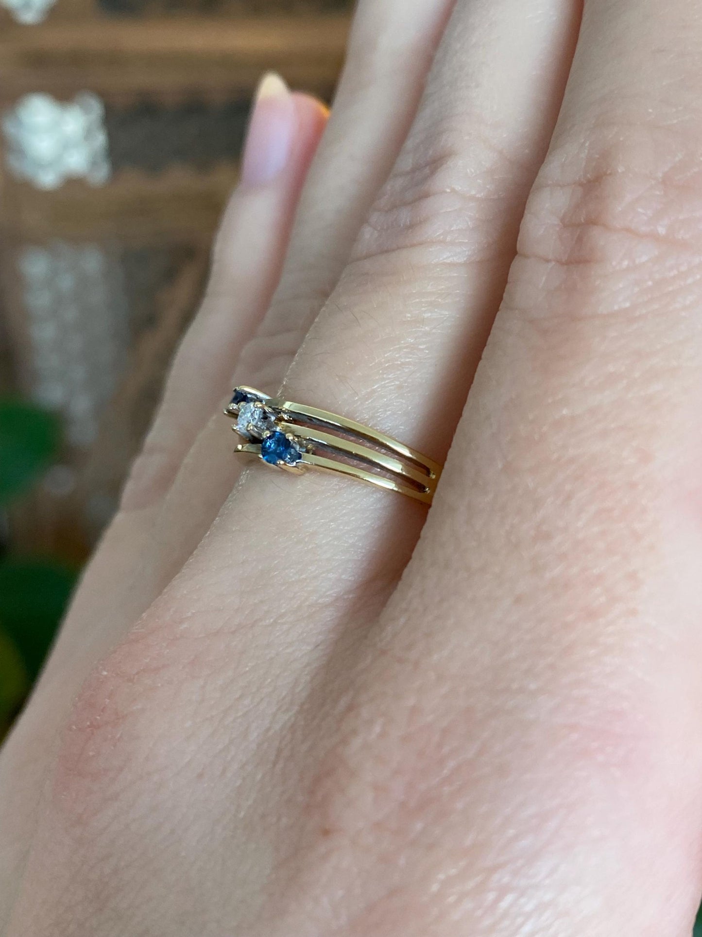 Vintage Solid 14k Yellow Gold Diamond Blue Sapphire Ring - Size 7.25