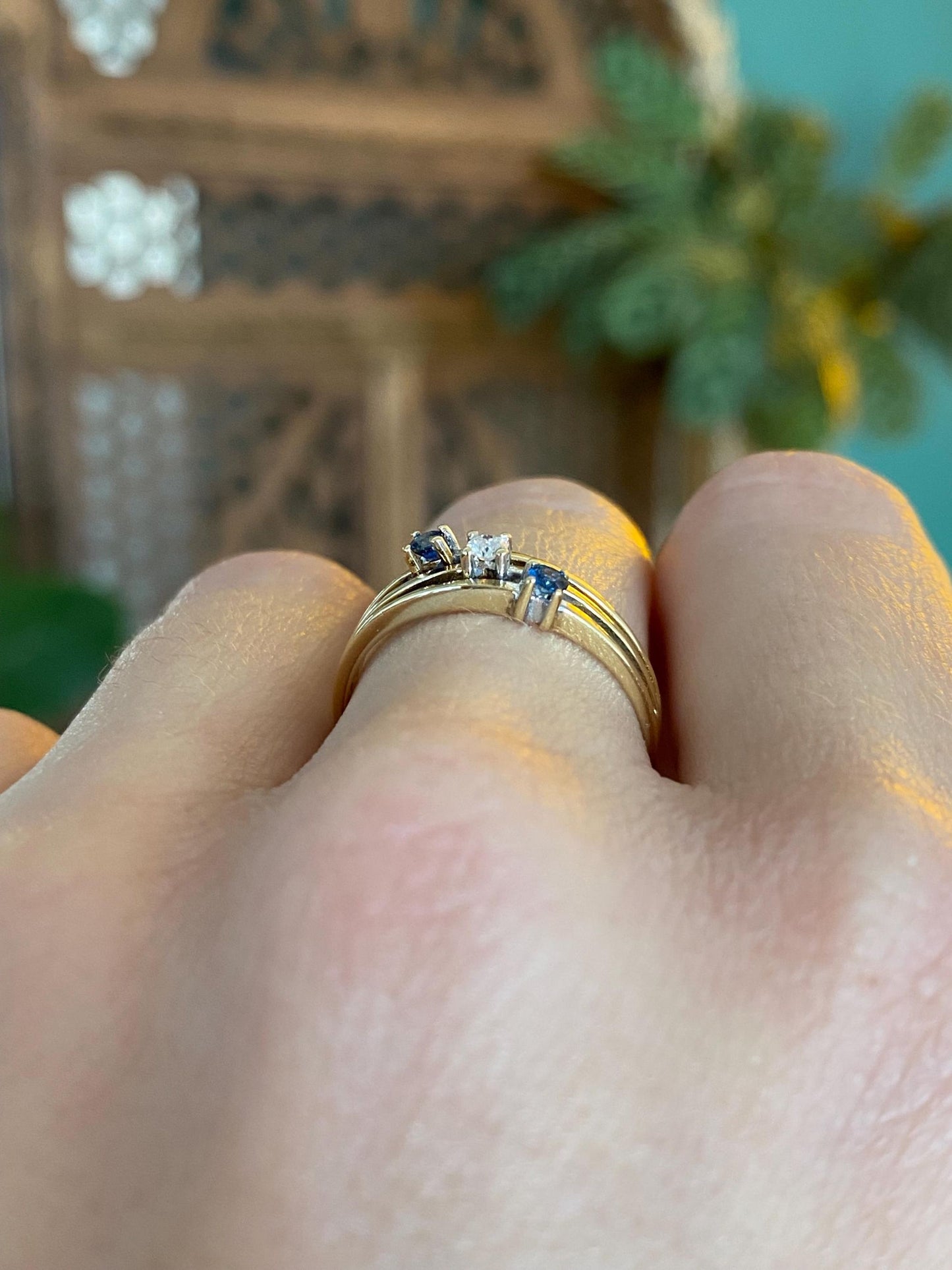 Vintage Solid 14k Yellow Gold Diamond Blue Sapphire Ring - Size 7.25