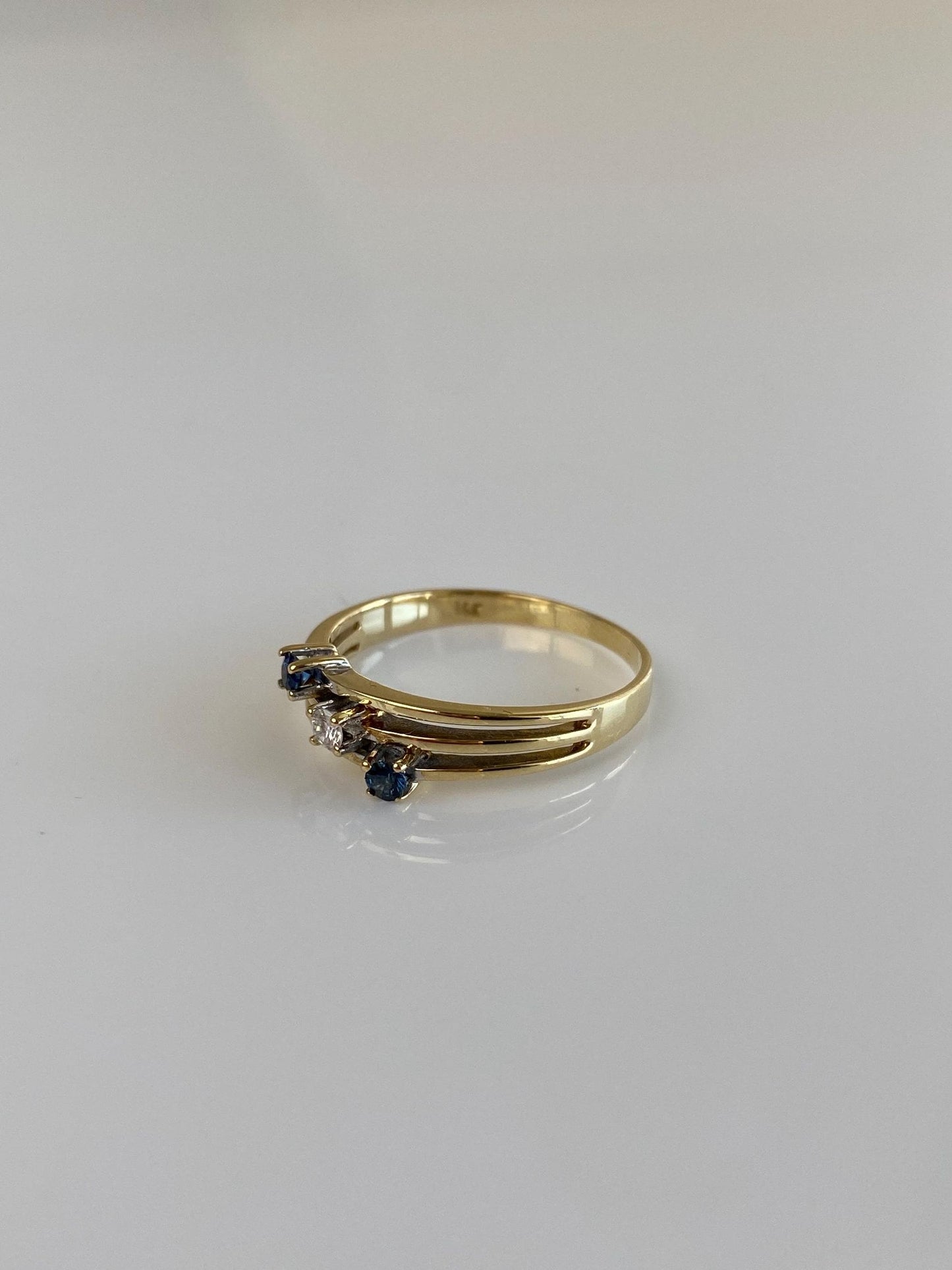 Vintage Solid 14k Yellow Gold Diamond Blue Sapphire Ring - Size 7.25