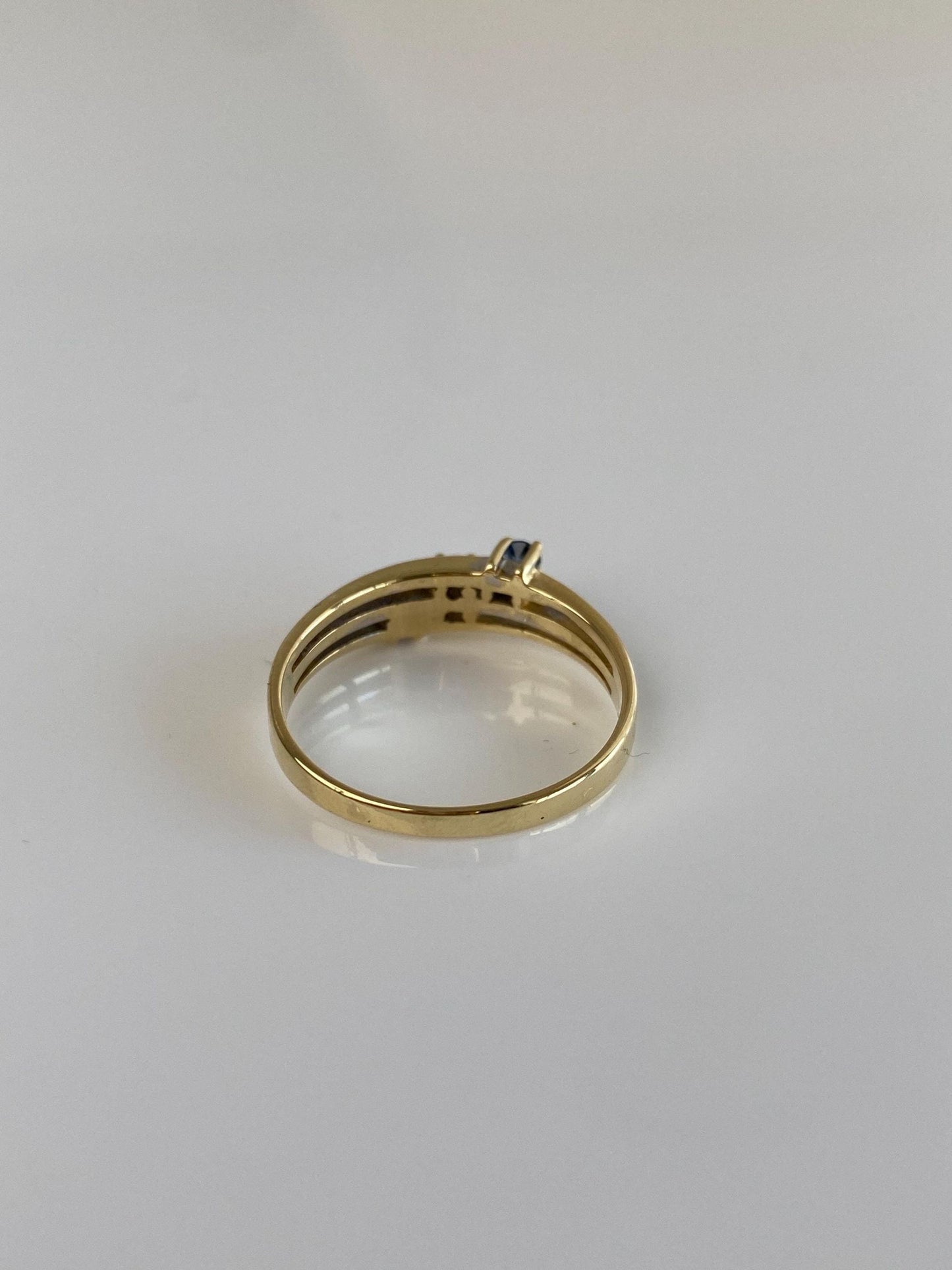 Vintage Solid 14k Yellow Gold Diamond Blue Sapphire Ring - Size 7.25