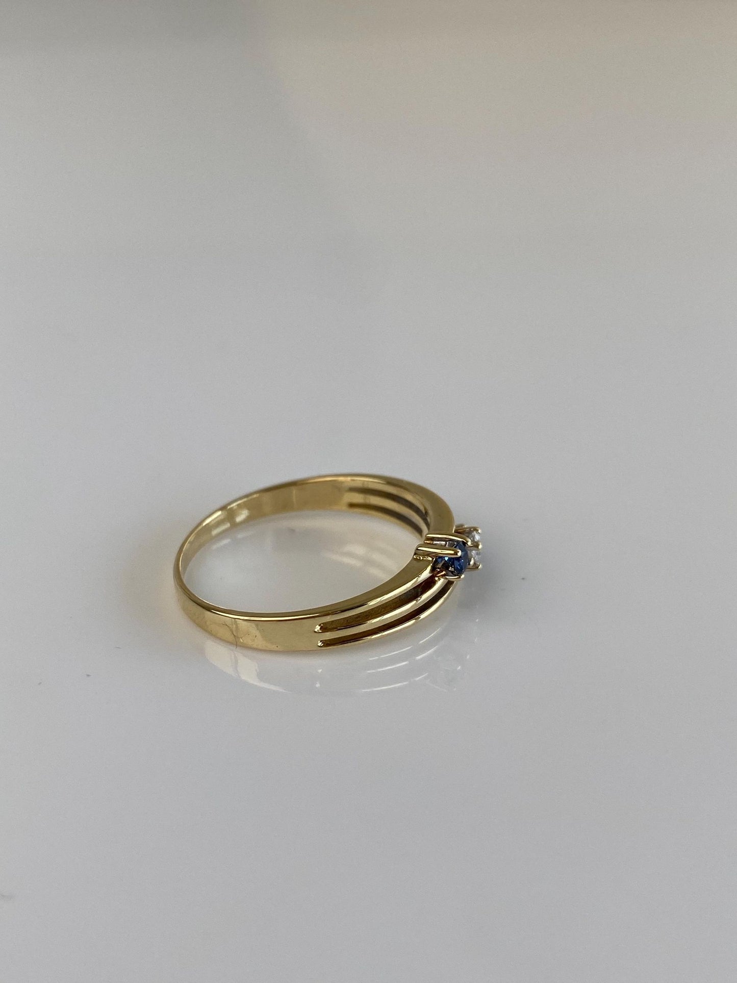 Vintage Solid 14k Yellow Gold Diamond Blue Sapphire Ring - Size 7.25