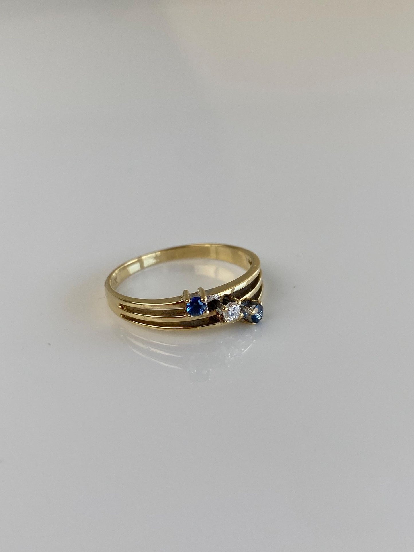 Vintage Solid 14k Yellow Gold Diamond Blue Sapphire Ring - Size 7.25