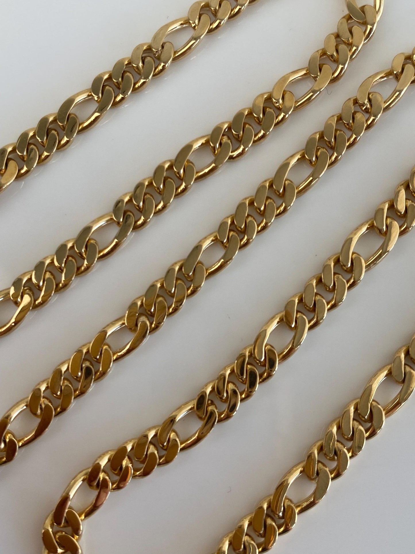 Vintage Solid 18k Yellow Gold Figaro Chain Necklace - 16 inches
