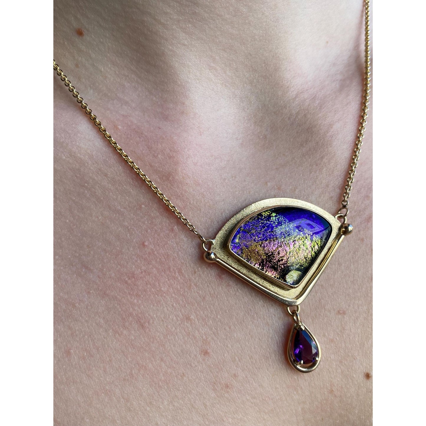 Vintage Solid 14k Yellow Gold Amethyst Dichroic Glass Rolo Chain Necklace - 17 inches