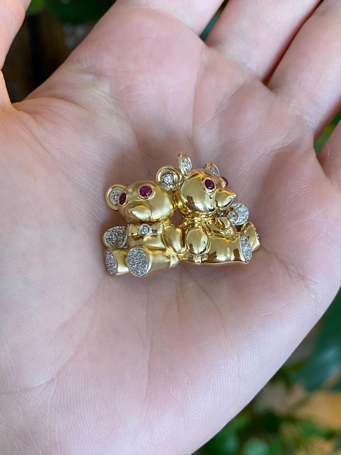 Vintage Solid 14k White & Yellow Gold Diamond Ruby Cabochon Teddy Bears Brooch Pin