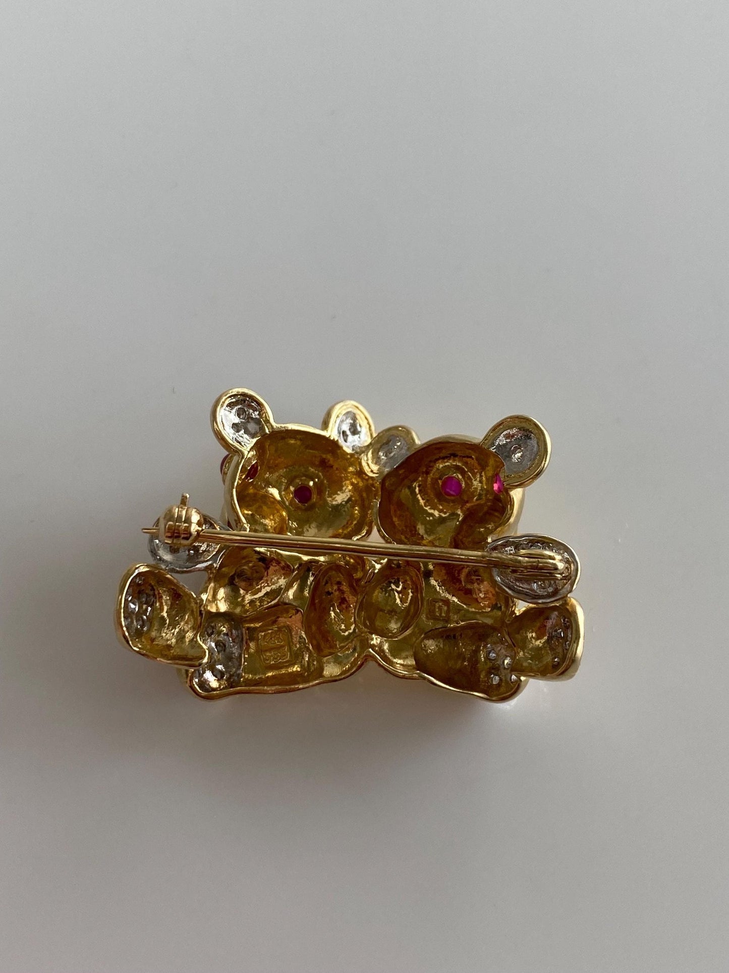 Vintage Solid 14k White & Yellow Gold Diamond Ruby Cabochon Teddy Bears Brooch Pin