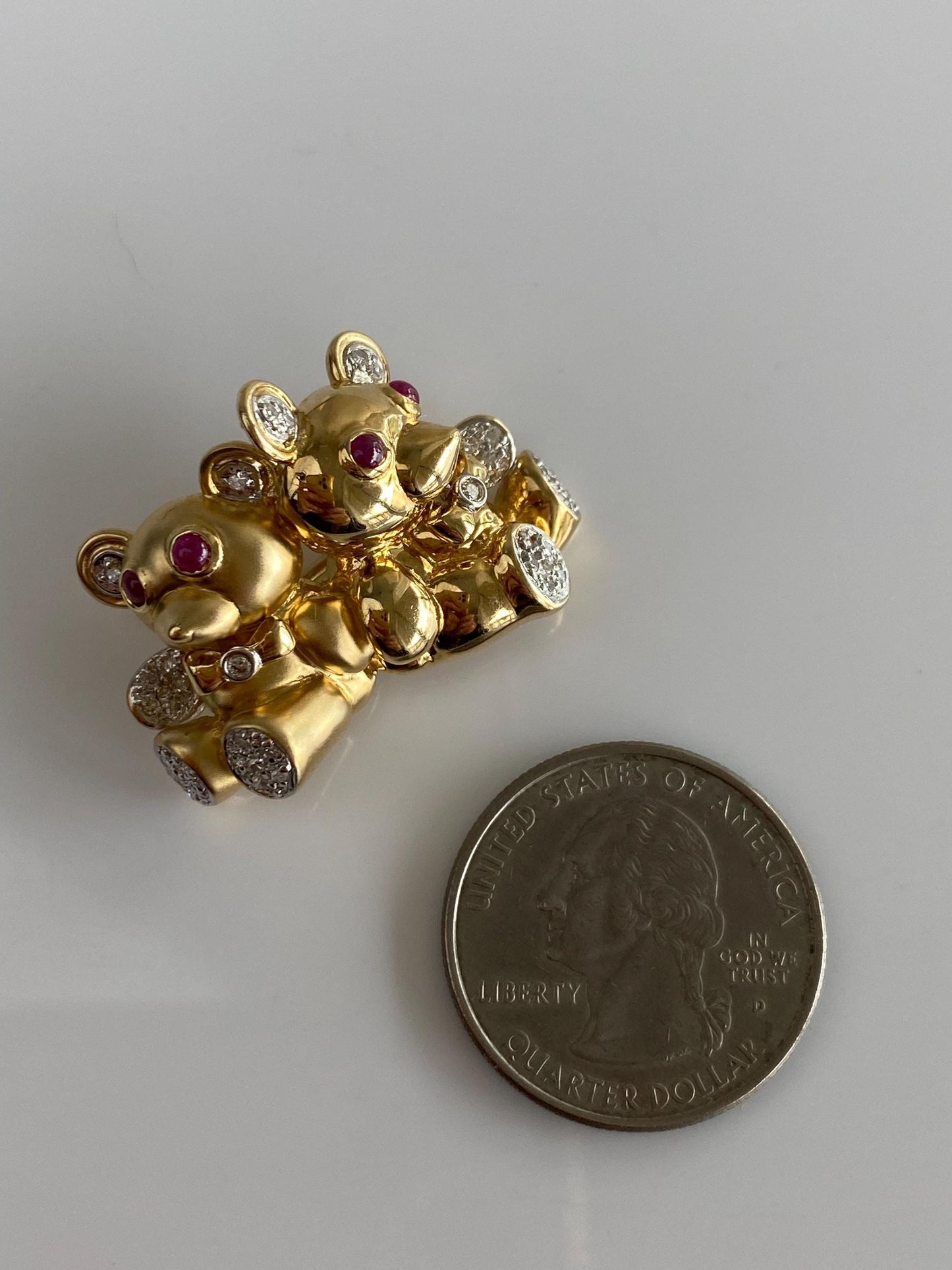 Vintage Solid 14k White & Yellow Gold Diamond Ruby Cabochon Teddy Bears Brooch Pin