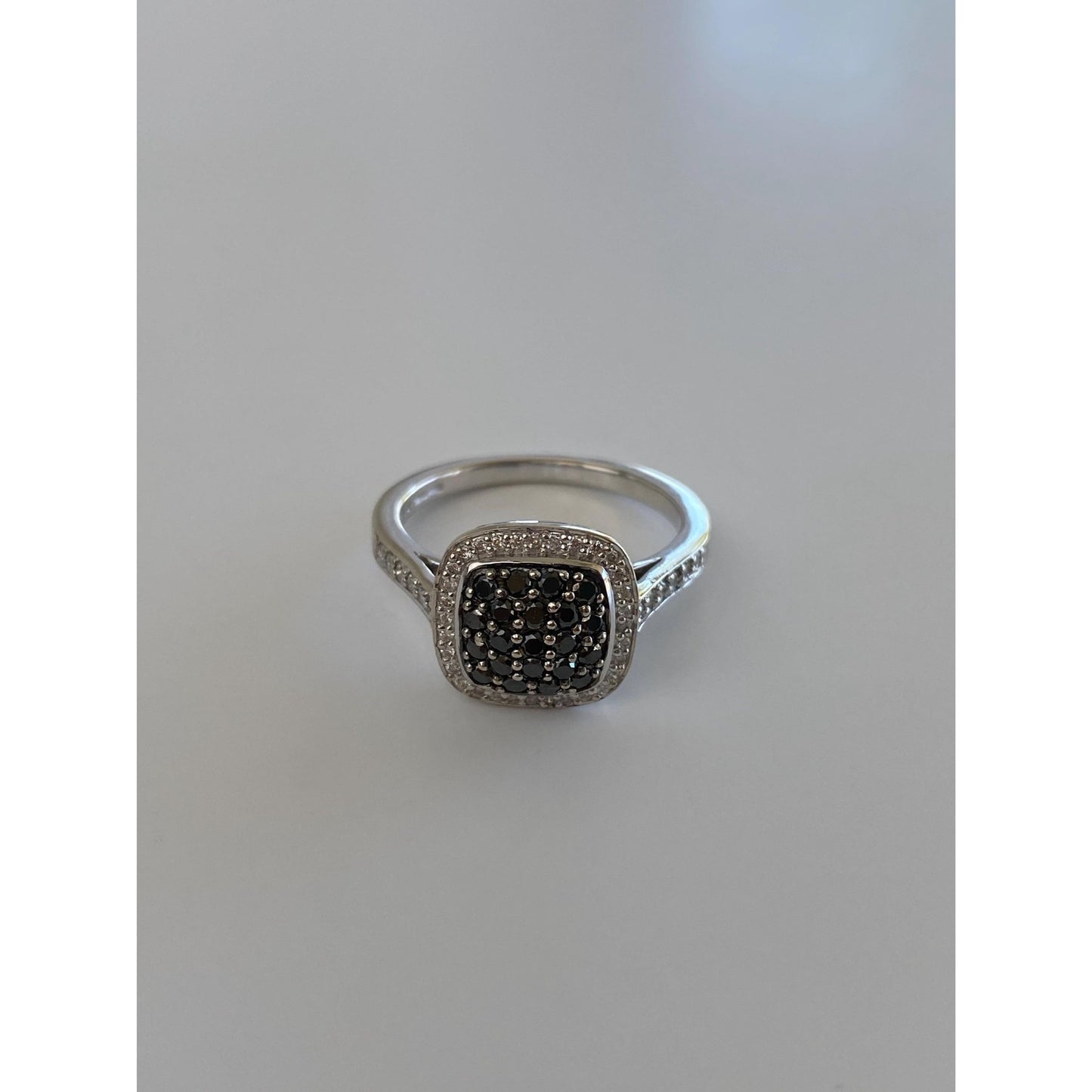 Vintage Solid 14k White Gold Black & Clear Diamond Ring - Size 6.75-7