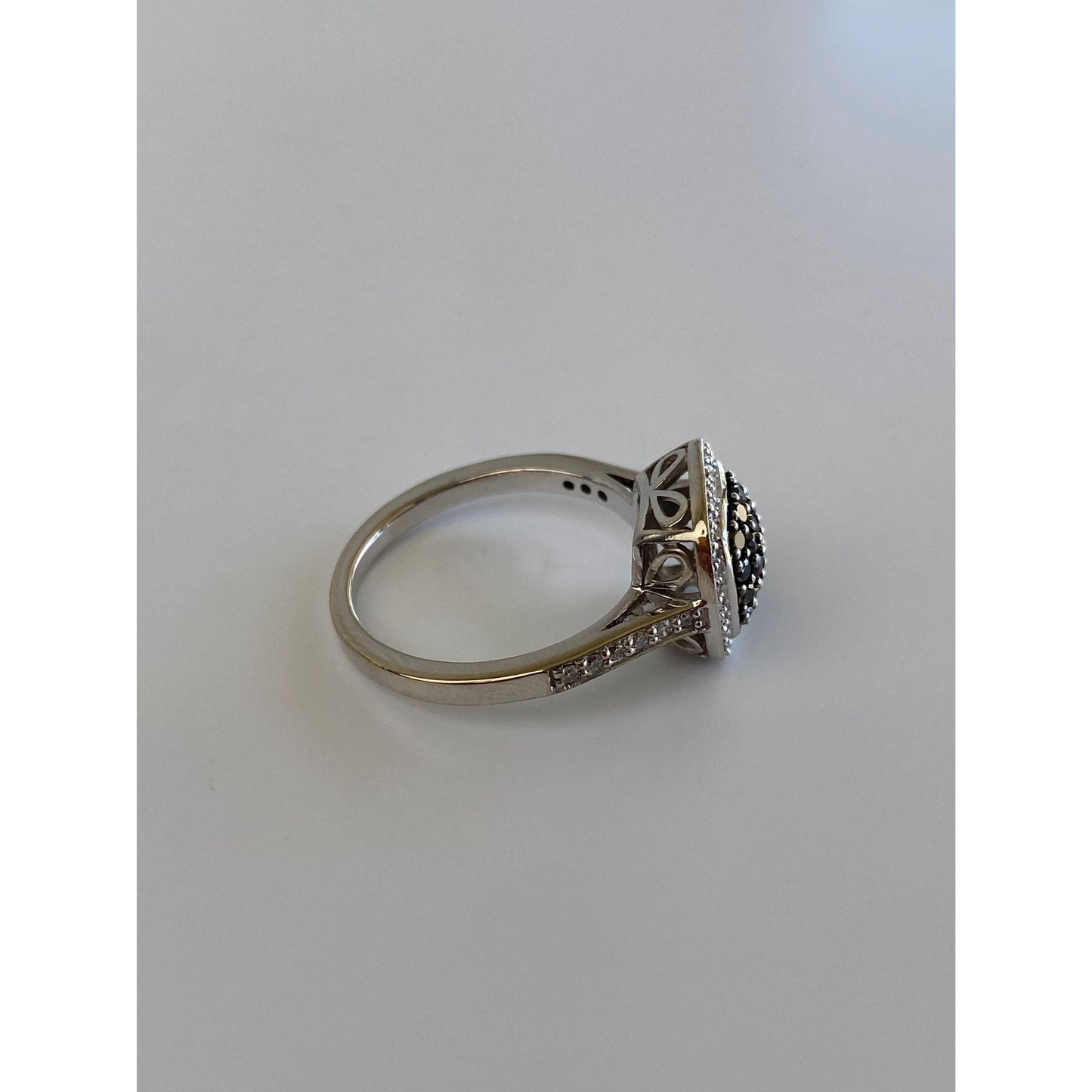 Vintage Solid 14k White Gold Black & Clear Diamond Ring - Size 6.75-7