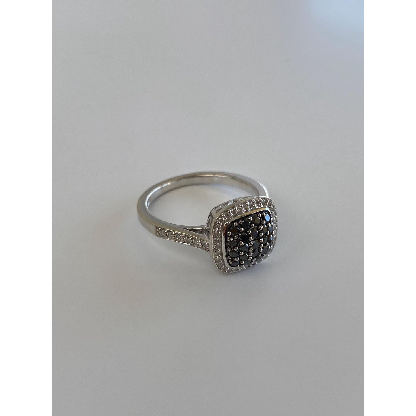 Vintage Solid 14k White Gold Black & Clear Diamond Ring - Size 6.75-7