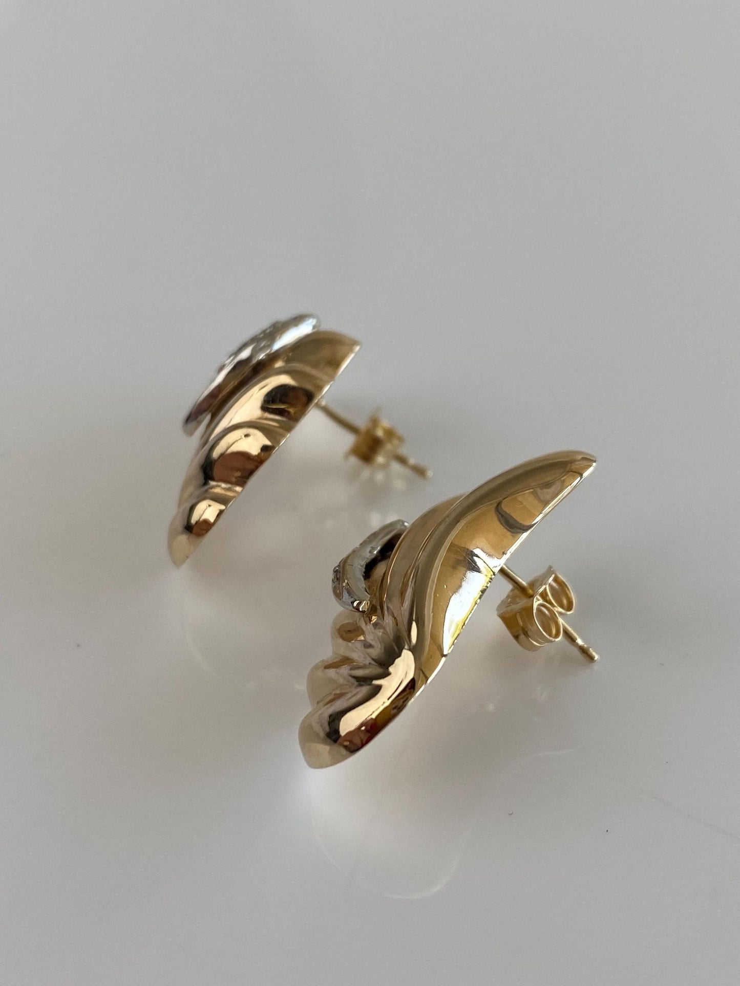 Vintage 14k White & Yellow Gold Diamond Scalloped Domed Earrings