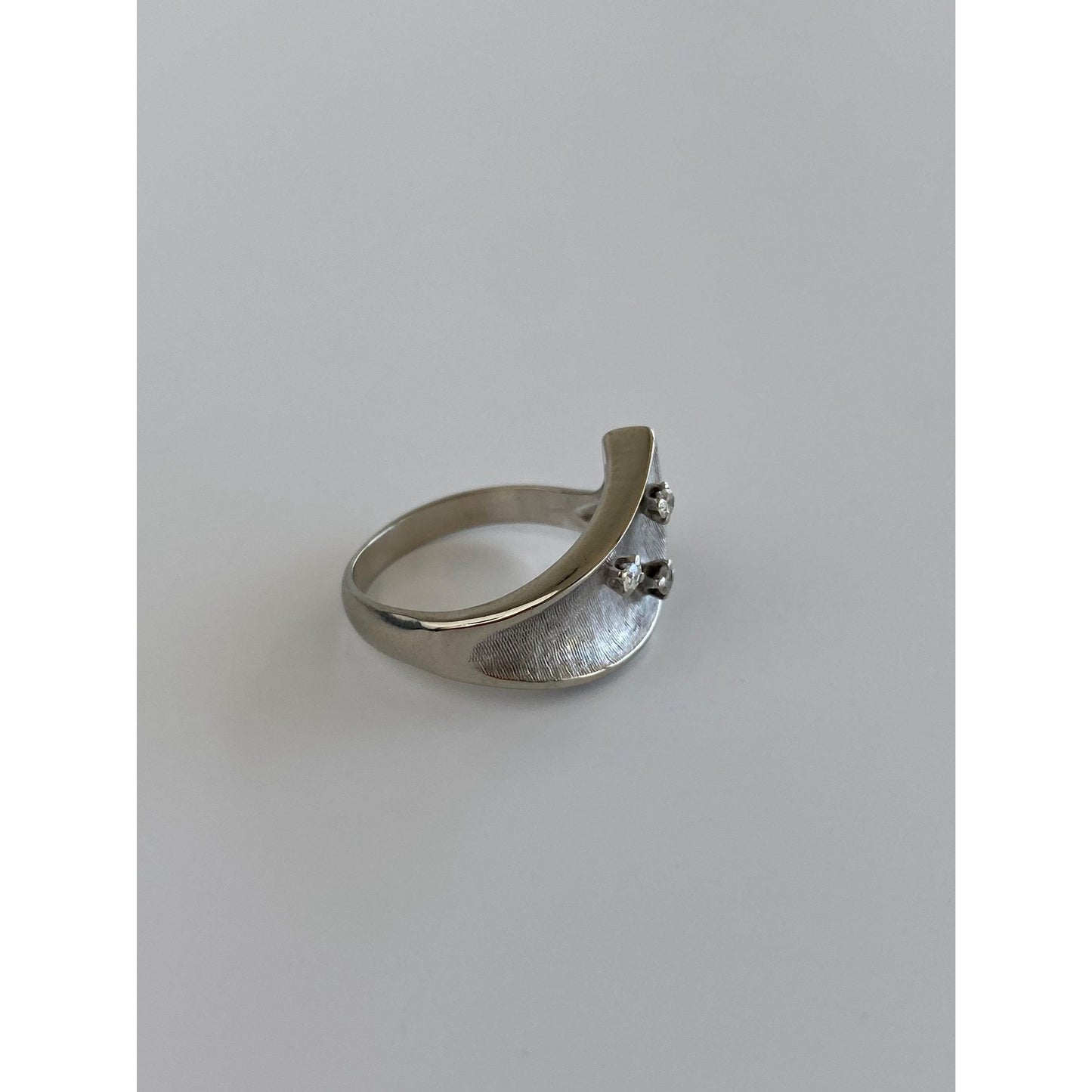 Vintage Solid 14k White Gold Diamond Dotted Ring Band - Size 6