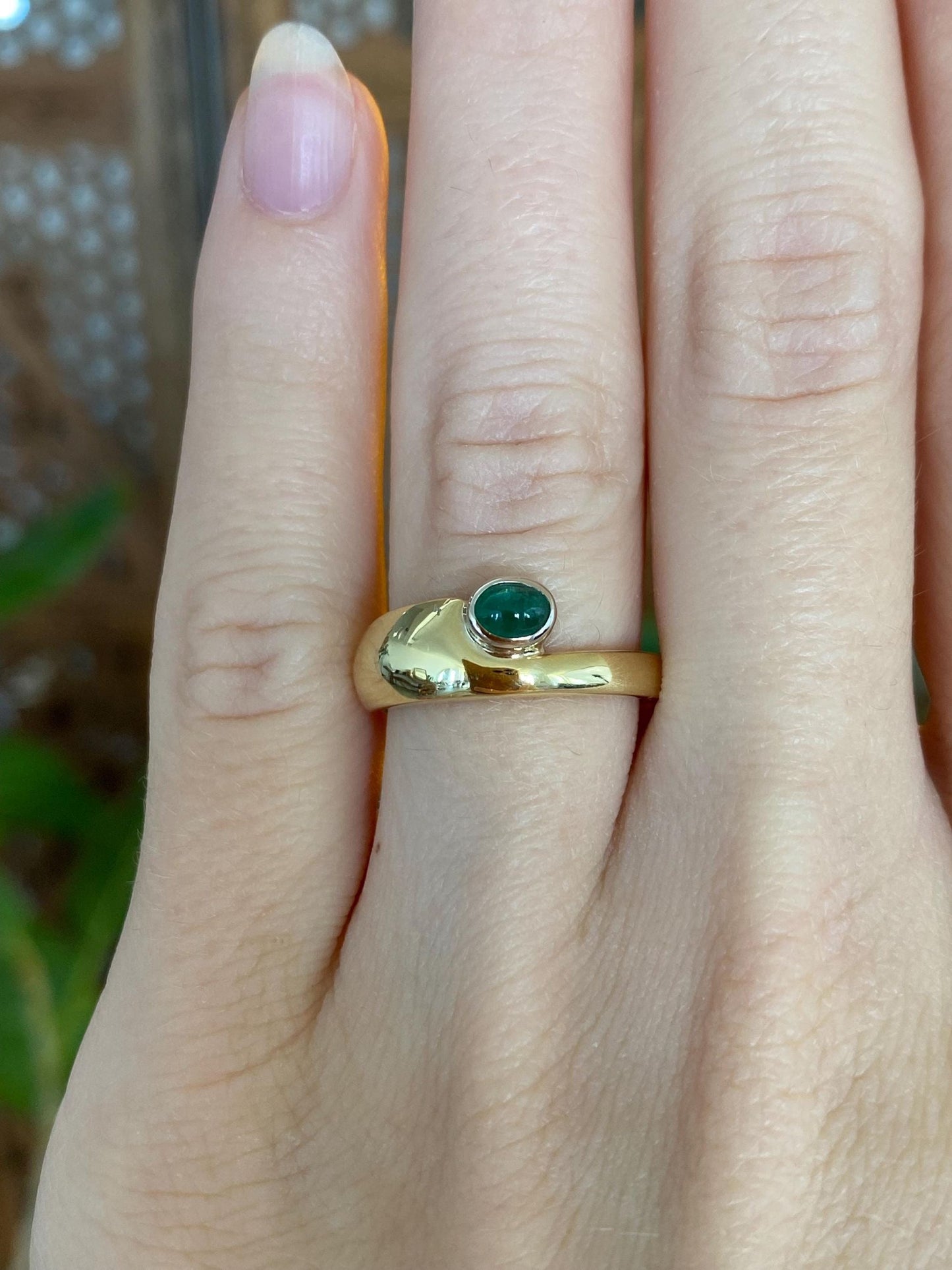 Vintage Solid 18k Yellow Gold Emerald Cabochon Ring Band - Size 5.5