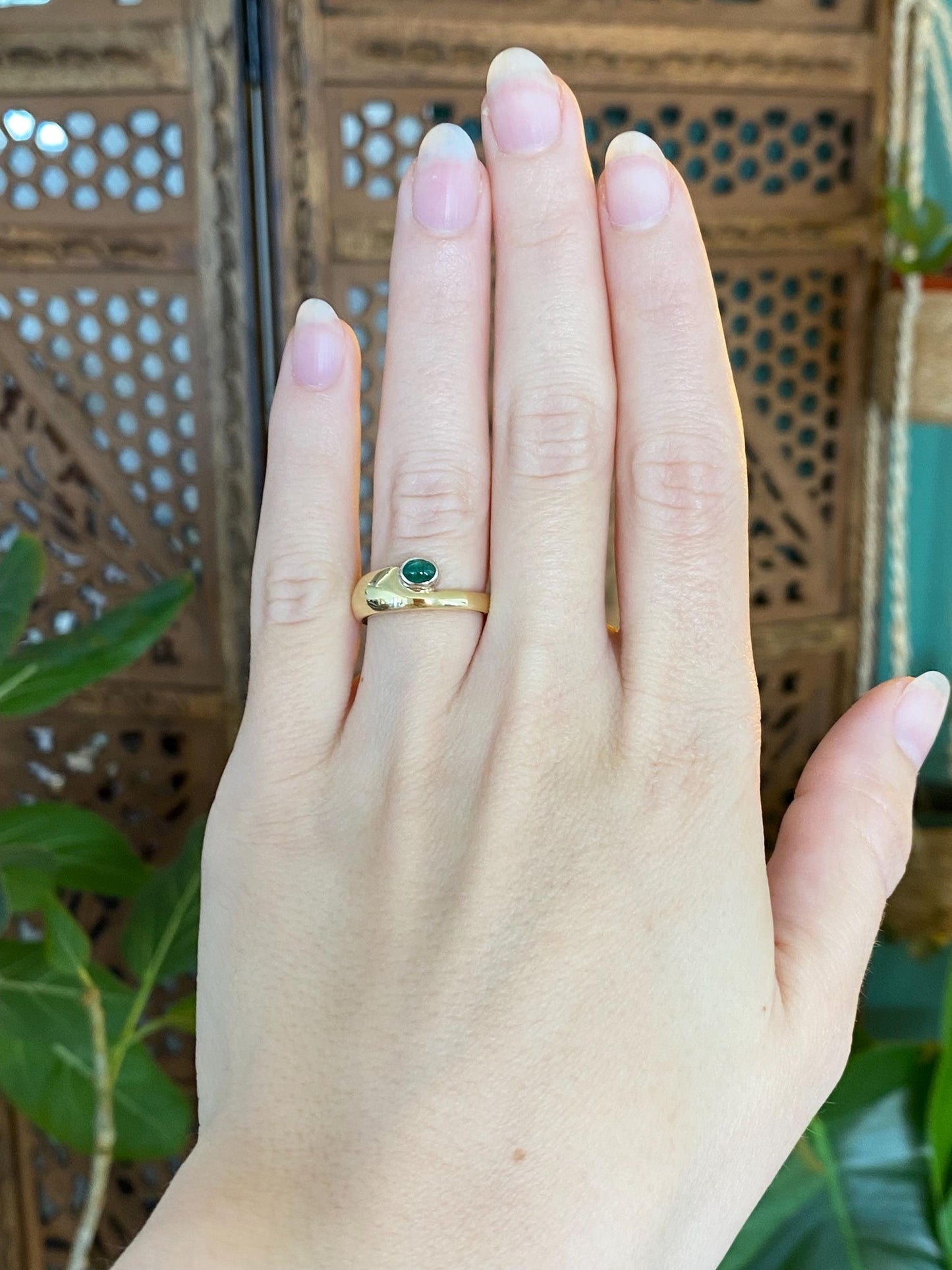 Vintage Solid 18k Yellow Gold Emerald Cabochon Ring Band - Size 5.5