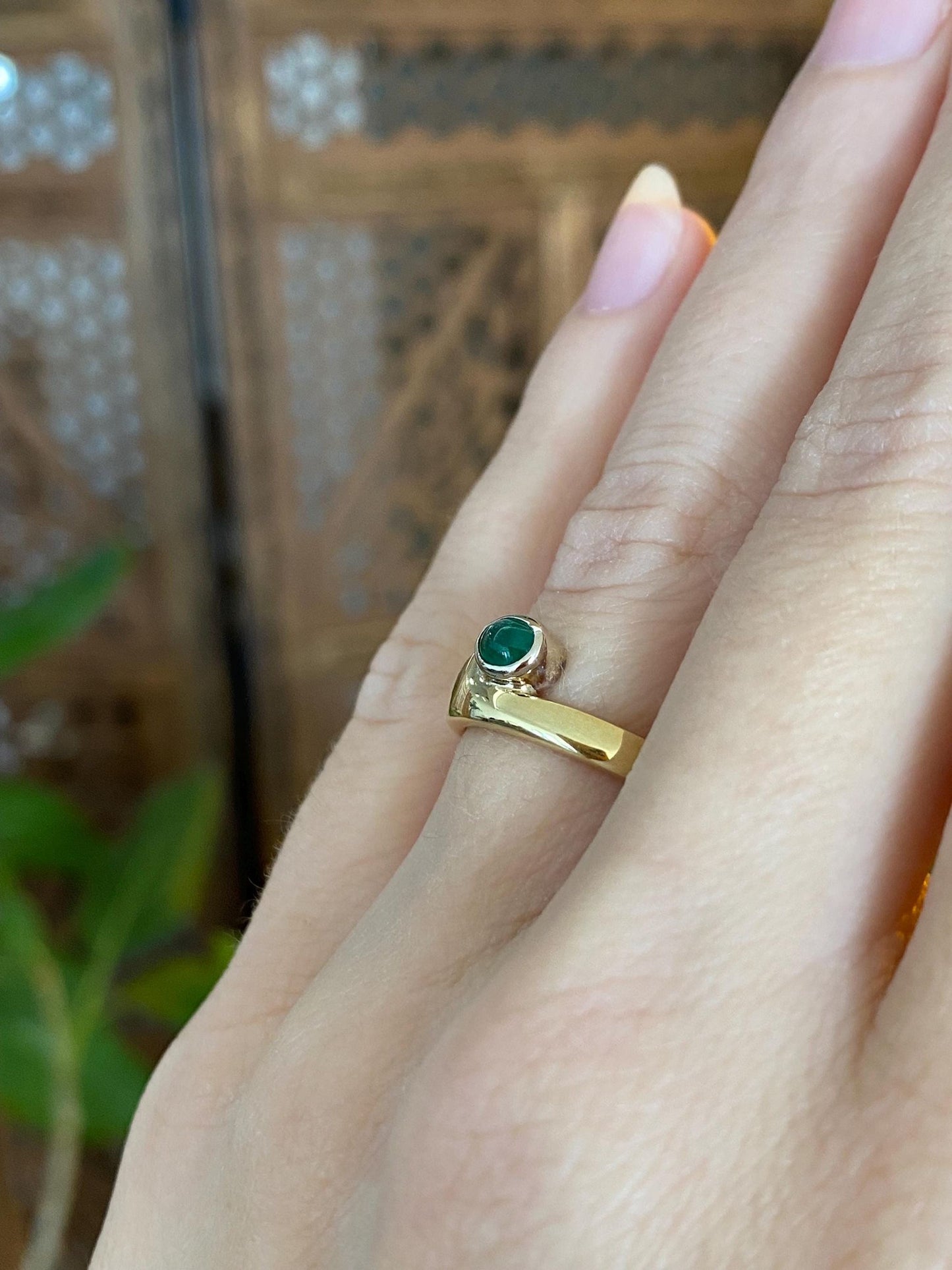 Vintage Solid 18k Yellow Gold Emerald Cabochon Ring Band - Size 5.5