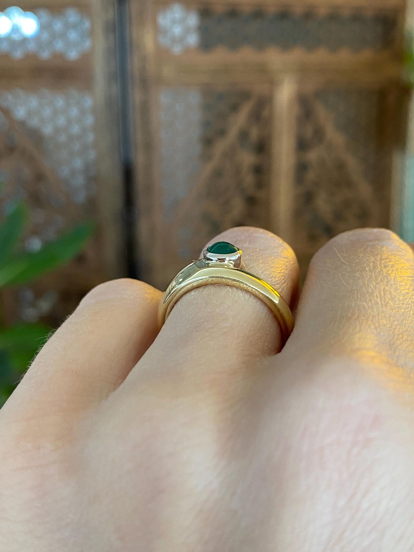 Vintage Solid 18k Yellow Gold Emerald Cabochon Ring Band - Size 5.5