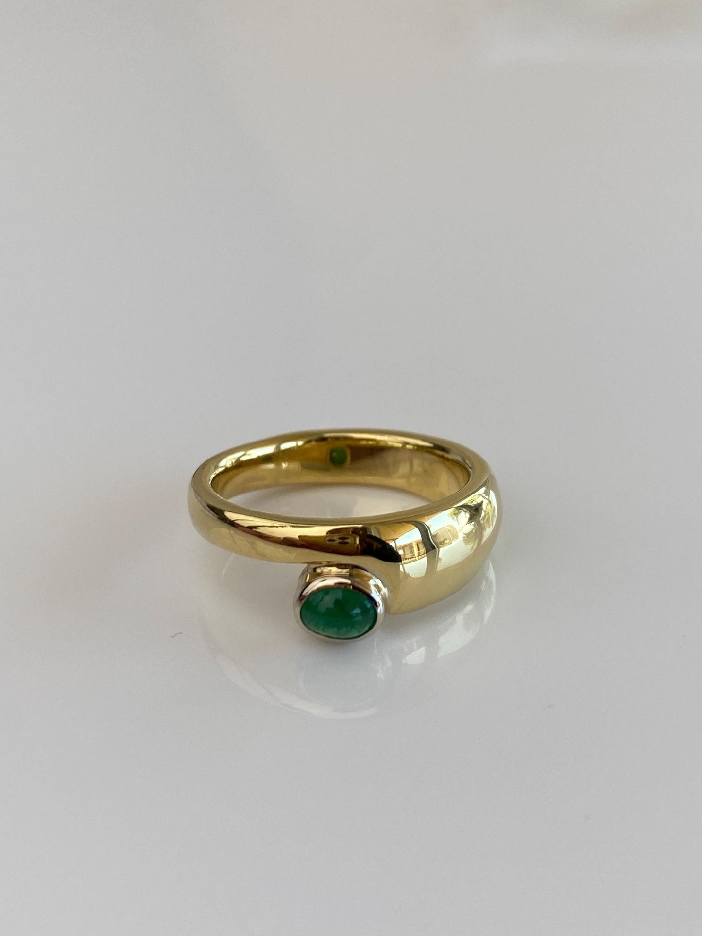 Vintage Solid 18k Yellow Gold Emerald Cabochon Ring Band - Size 5.5