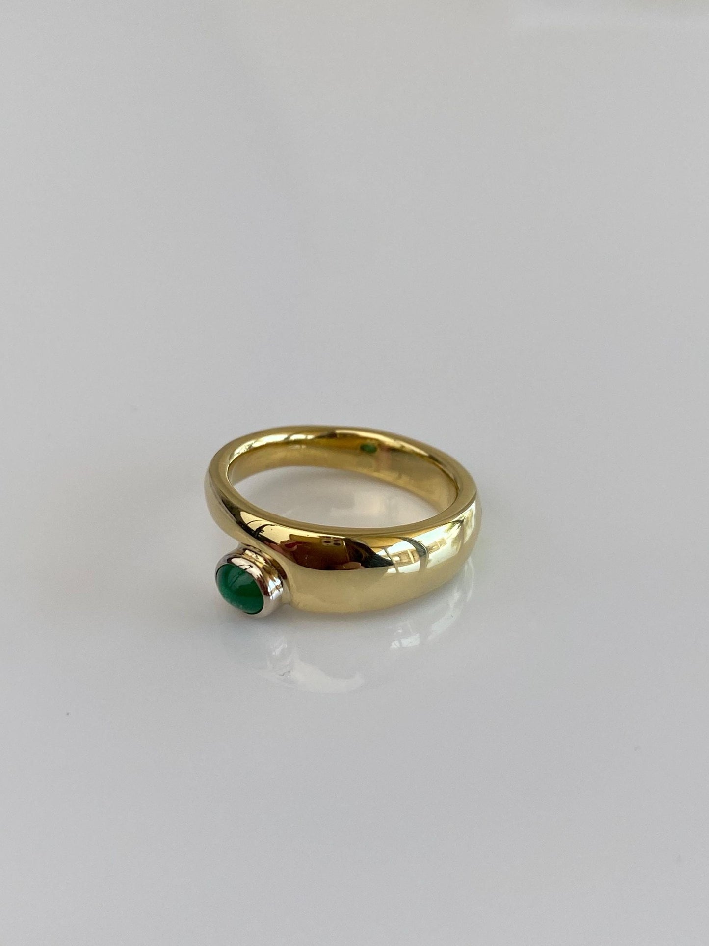 Vintage Solid 18k Yellow Gold Emerald Cabochon Ring Band - Size 5.5