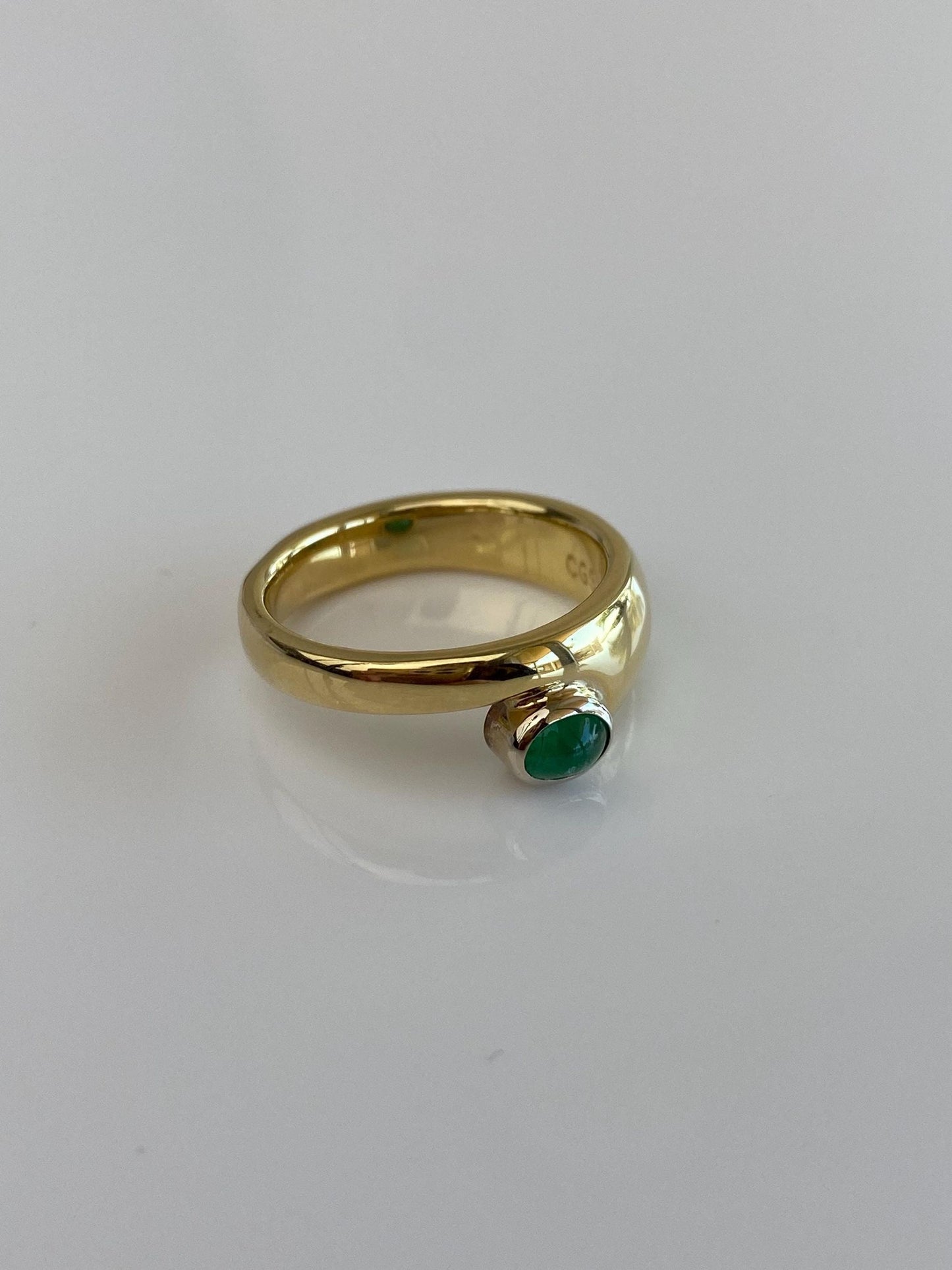 Vintage Solid 18k Yellow Gold Emerald Cabochon Ring Band - Size 5.5