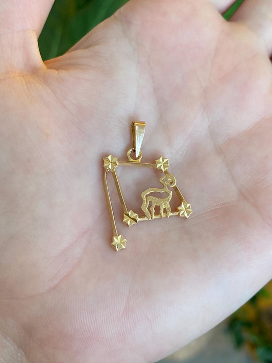 Vintage Solid 18k Yellow Gold Diamond Cut Aries Ram Constellation Charm