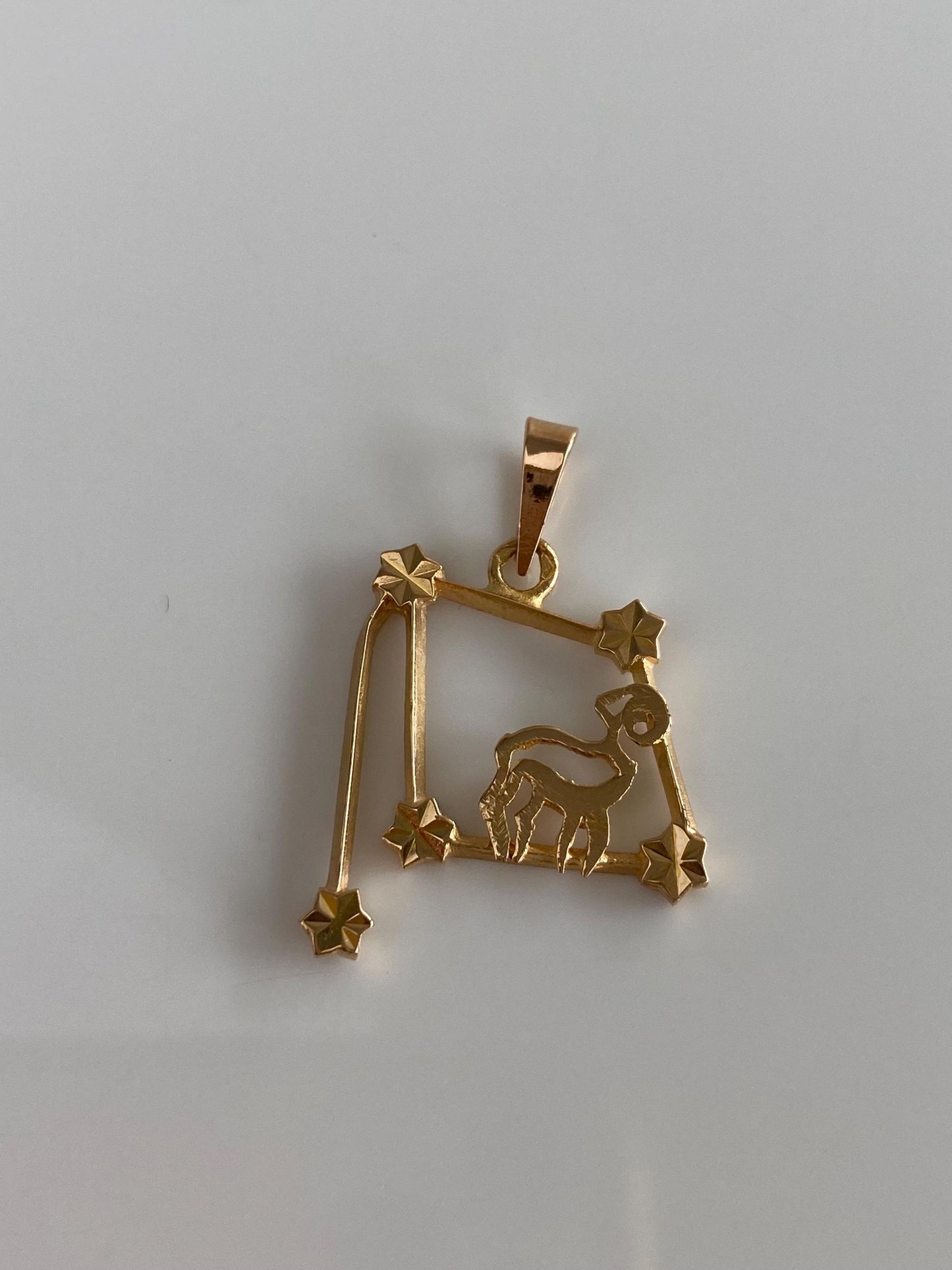 Vintage Solid 18k Yellow Gold Diamond Cut Aries Ram Constellation Charm