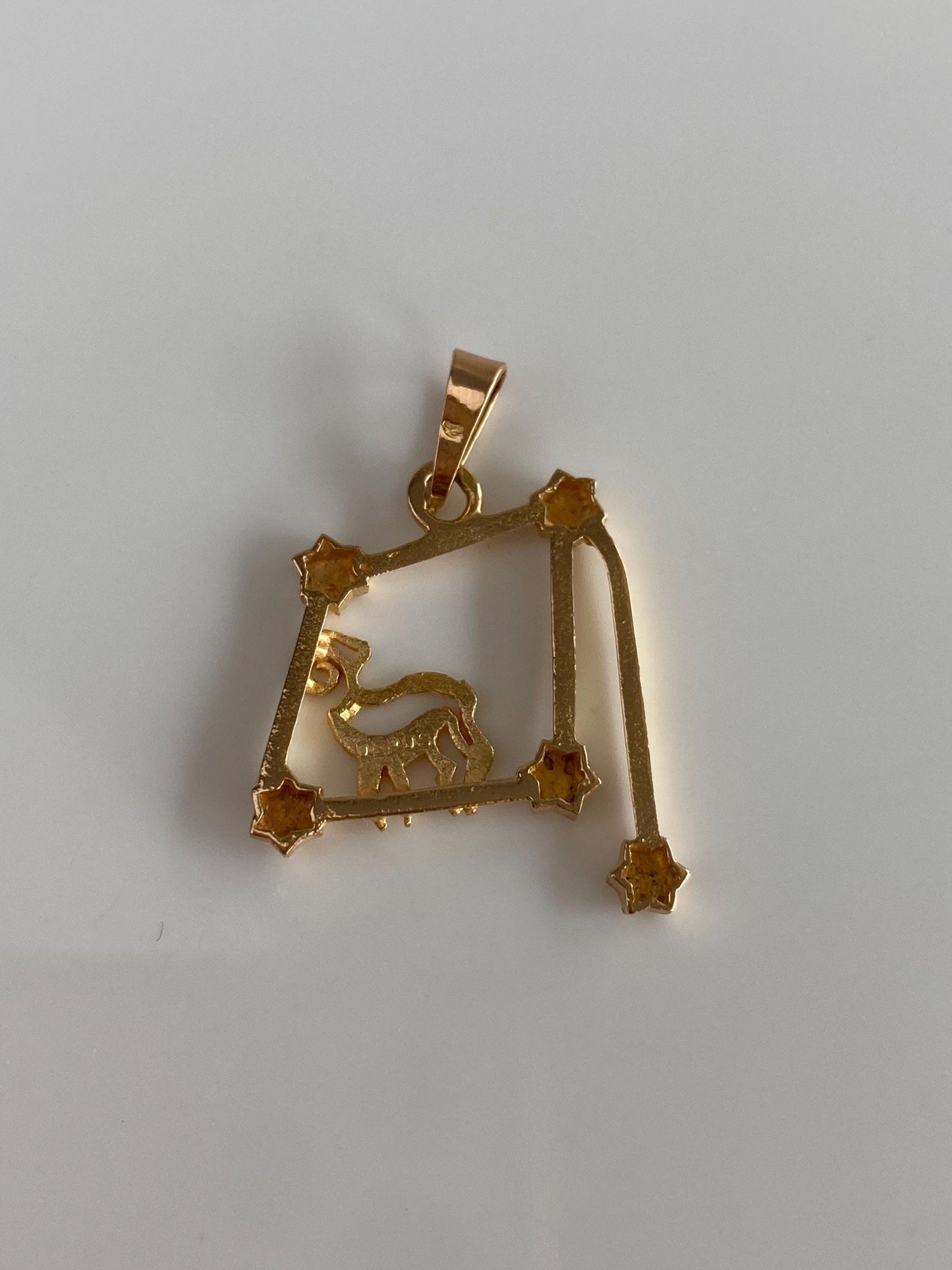 Vintage Solid 18k Yellow Gold Diamond Cut Aries Ram Constellation Charm