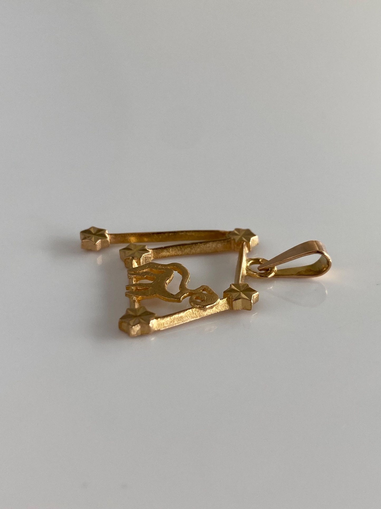 Vintage Solid 18k Yellow Gold Diamond Cut Aries Ram Constellation Charm