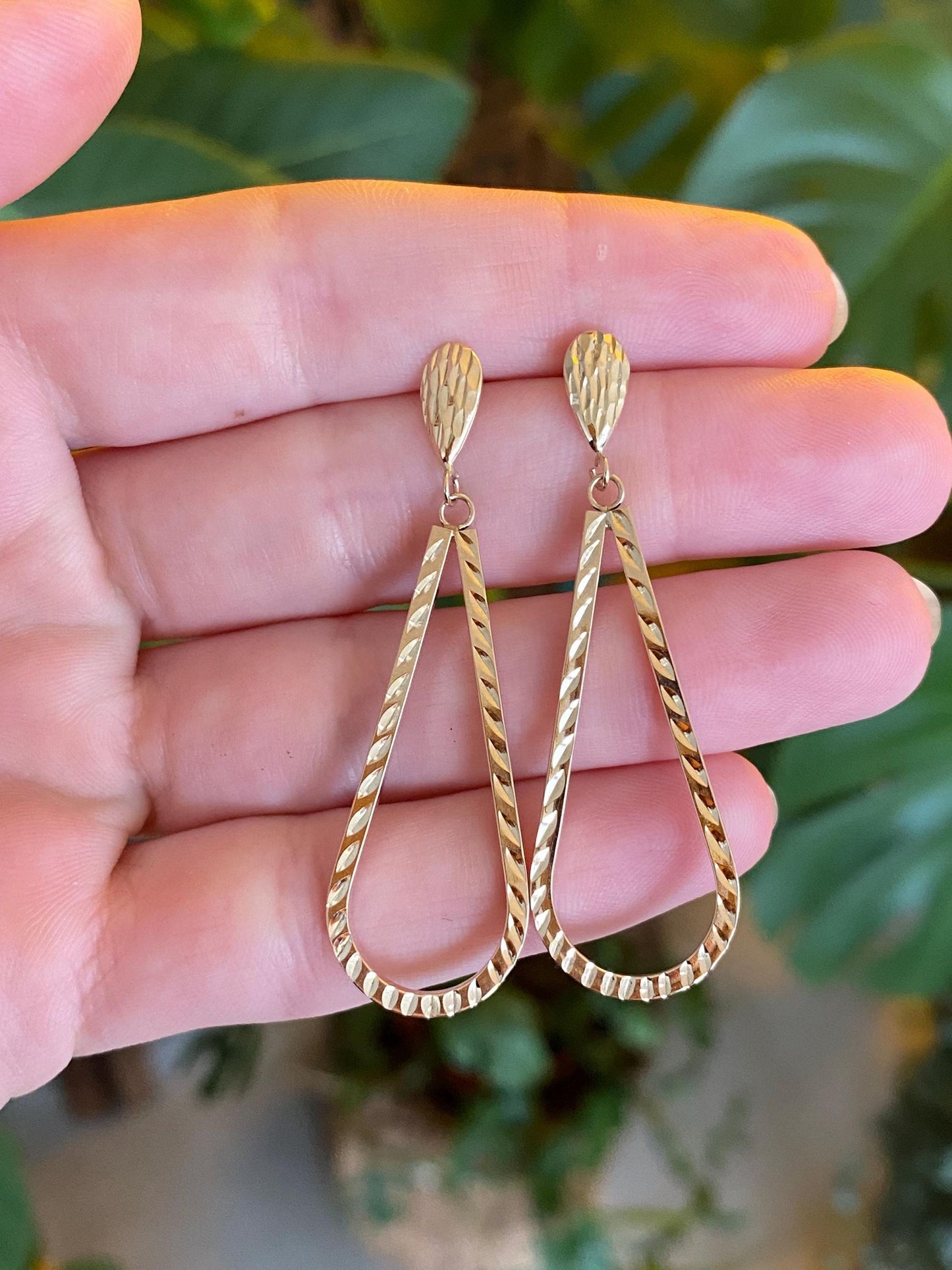 Vintage 14k Yellow Gold Design Teardrop Dangle Stud Earrings