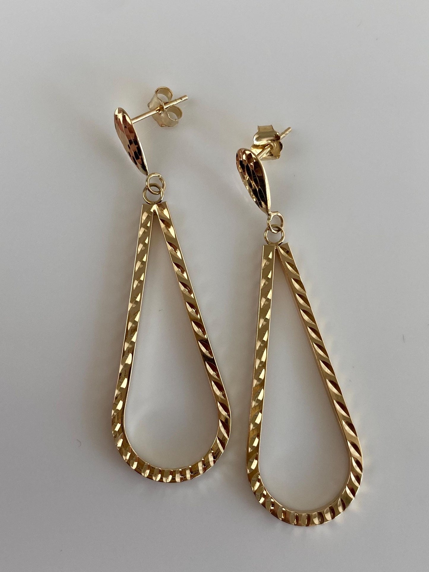 Vintage 14k Yellow Gold Design Teardrop Dangle Stud Earrings