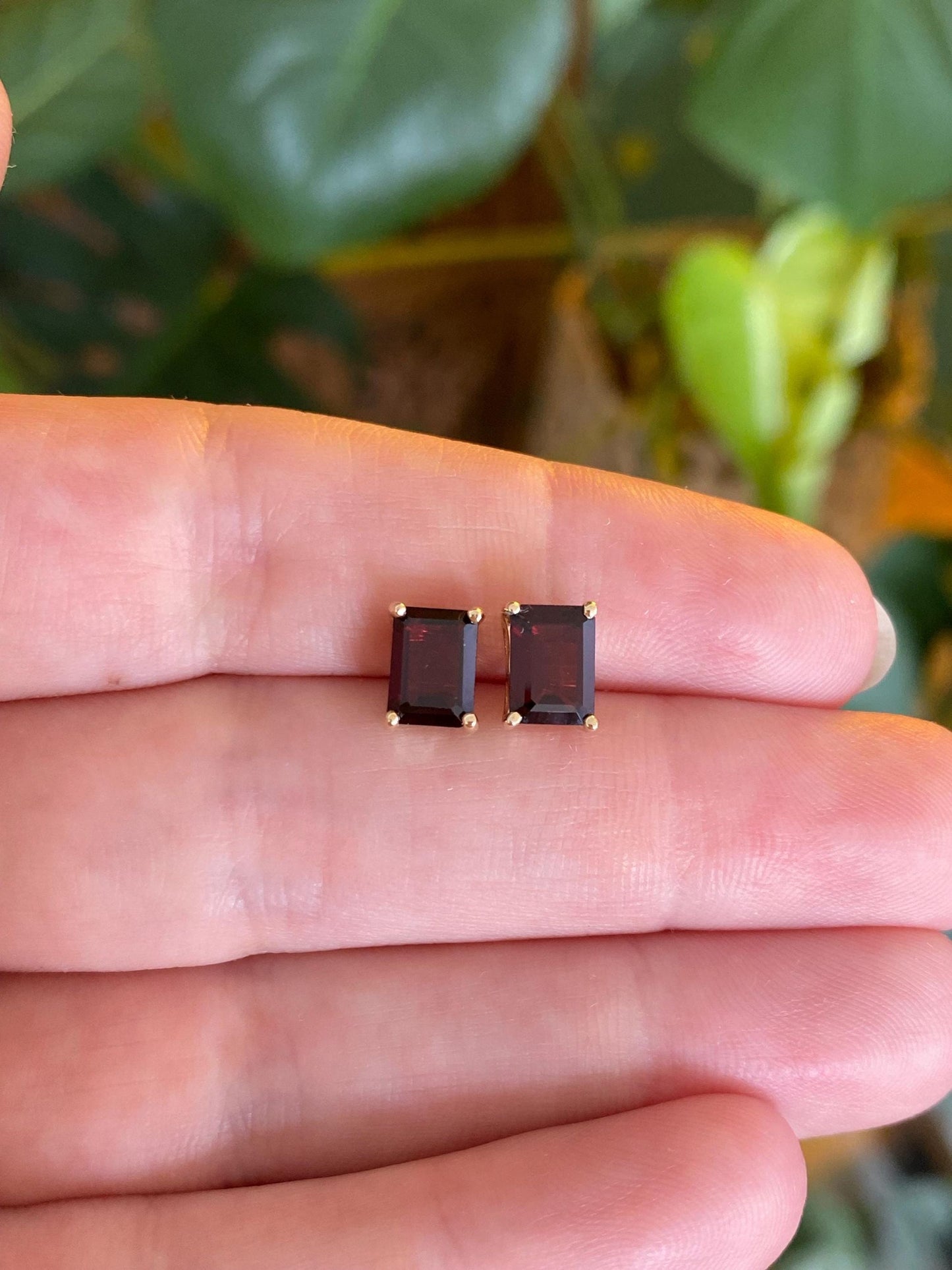 Vintage Solid 10k Yellow Gold Garnet Stud Earrings