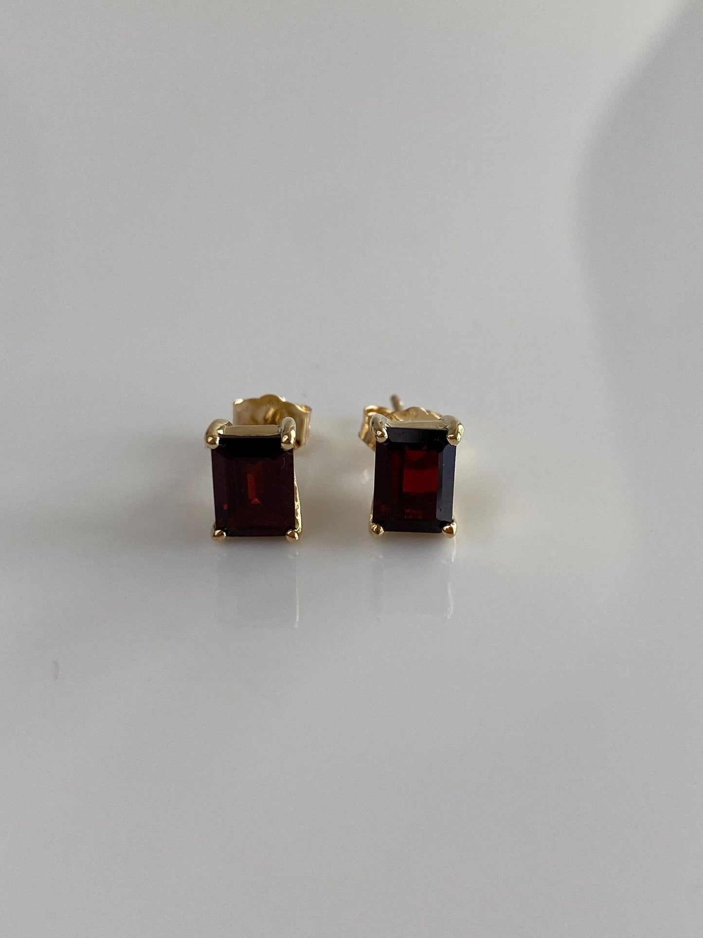 Vintage Solid 10k Yellow Gold Garnet Stud Earrings