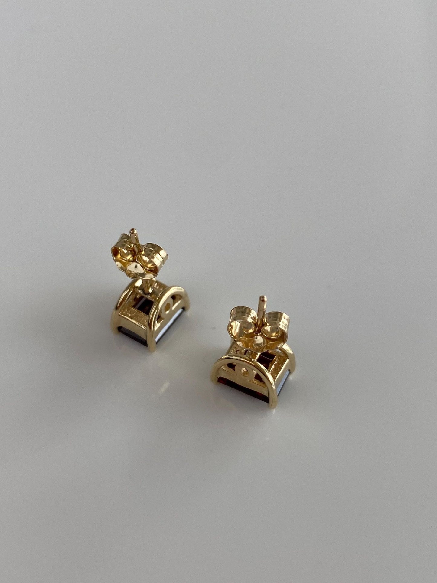 Vintage Solid 10k Yellow Gold Garnet Stud Earrings
