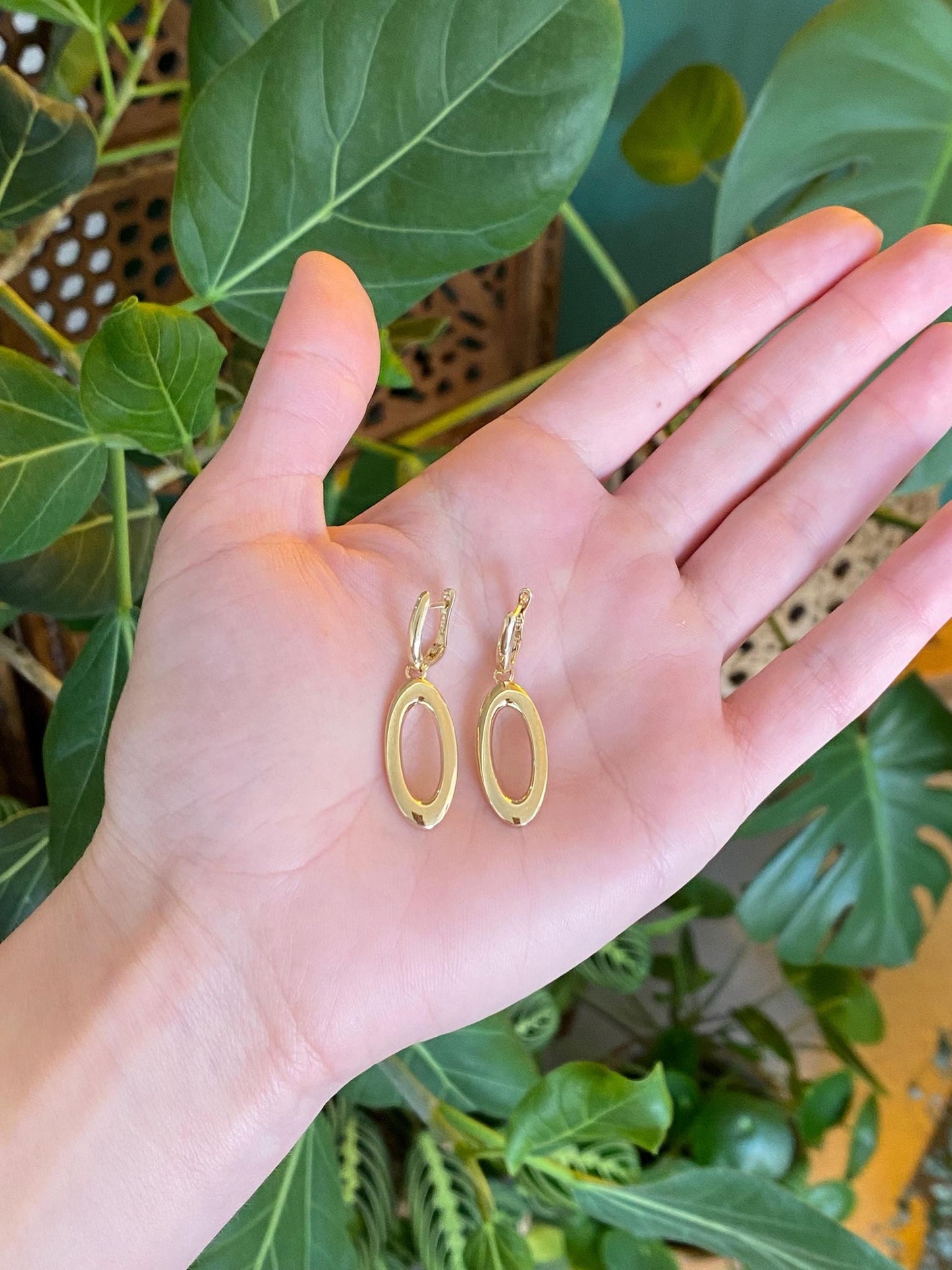 Vintage 14k Yellow Gold Oval Dangle Hoop Earrings