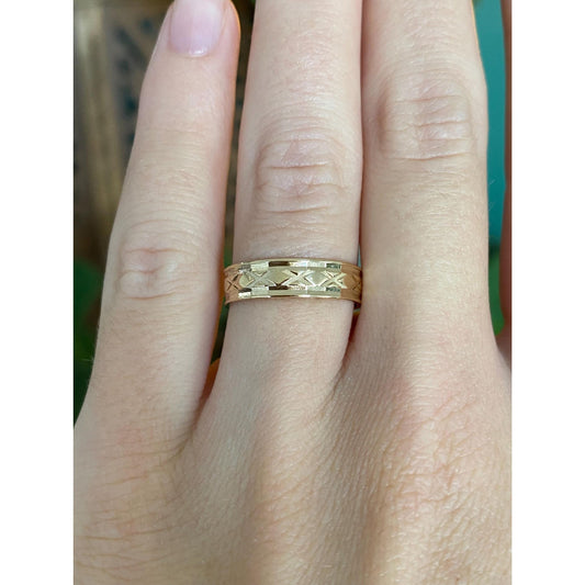 Vintage Solid 14k Yellow Gold Diamond Cut X Pattern Ring Band - Size 6.25