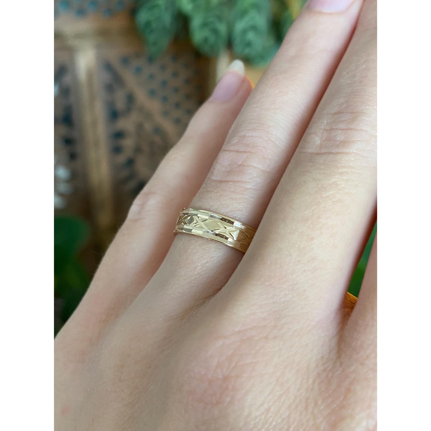 Vintage Solid 14k Yellow Gold Diamond Cut X Pattern Ring Band - Size 6.25