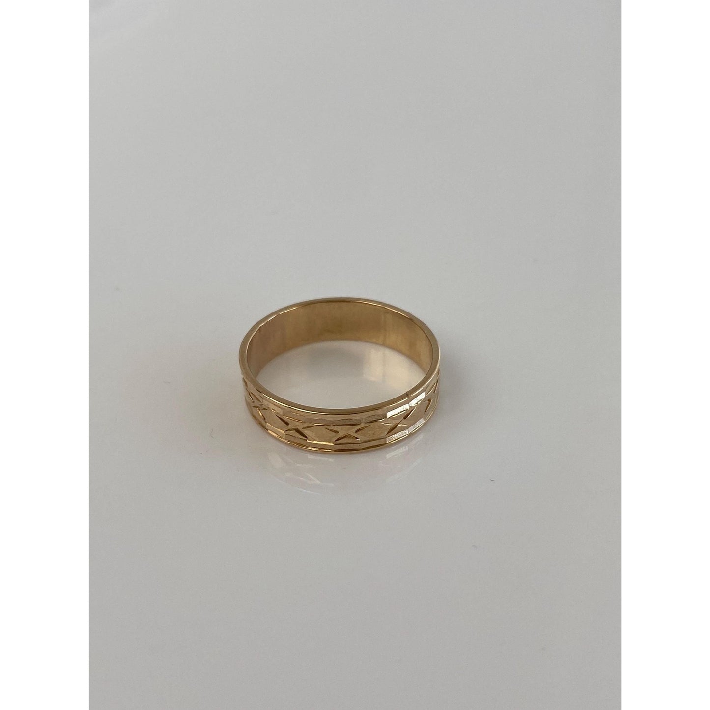 Vintage Solid 14k Yellow Gold Diamond Cut X Pattern Ring Band - Size 6.25