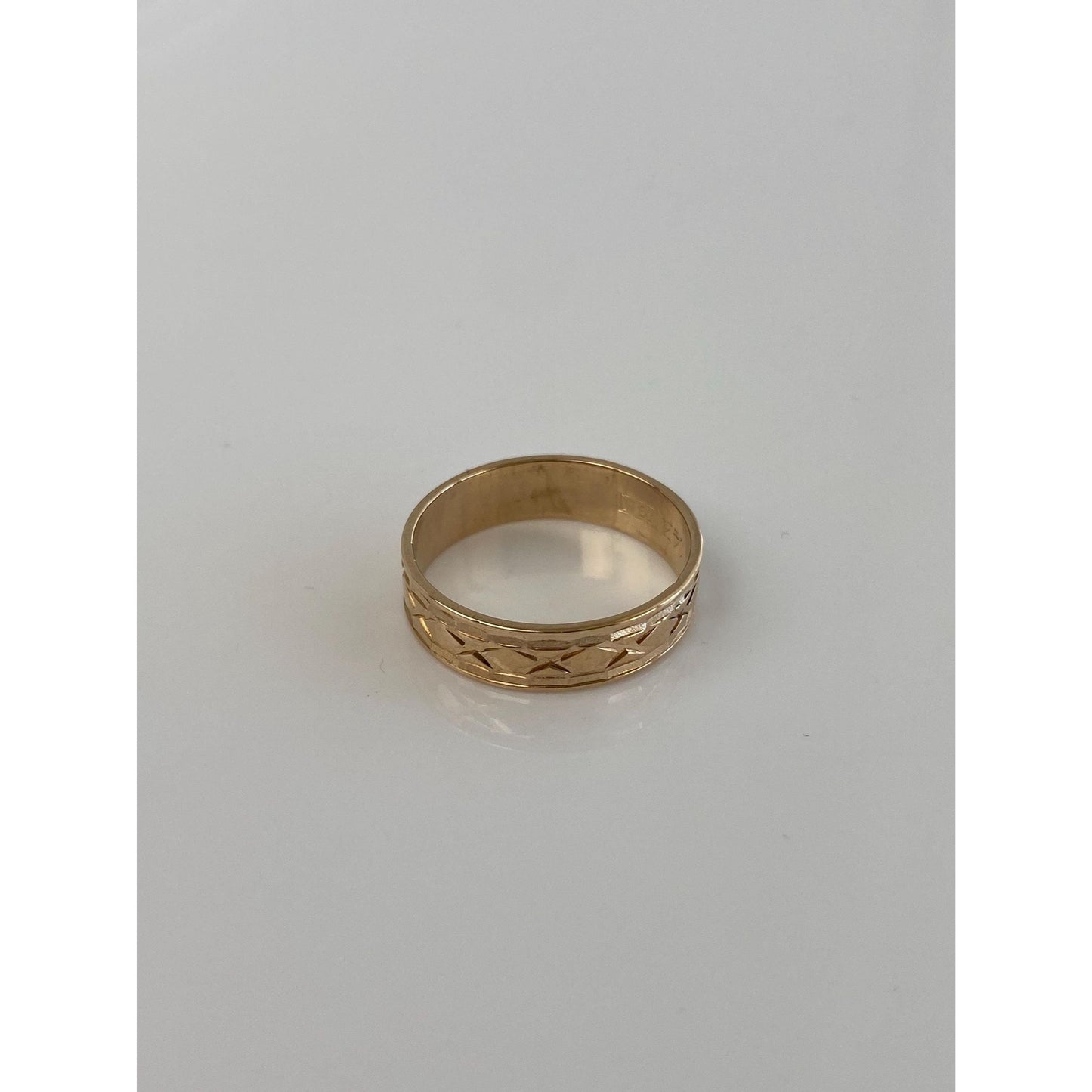 Vintage Solid 14k Yellow Gold Diamond Cut X Pattern Ring Band - Size 6.25