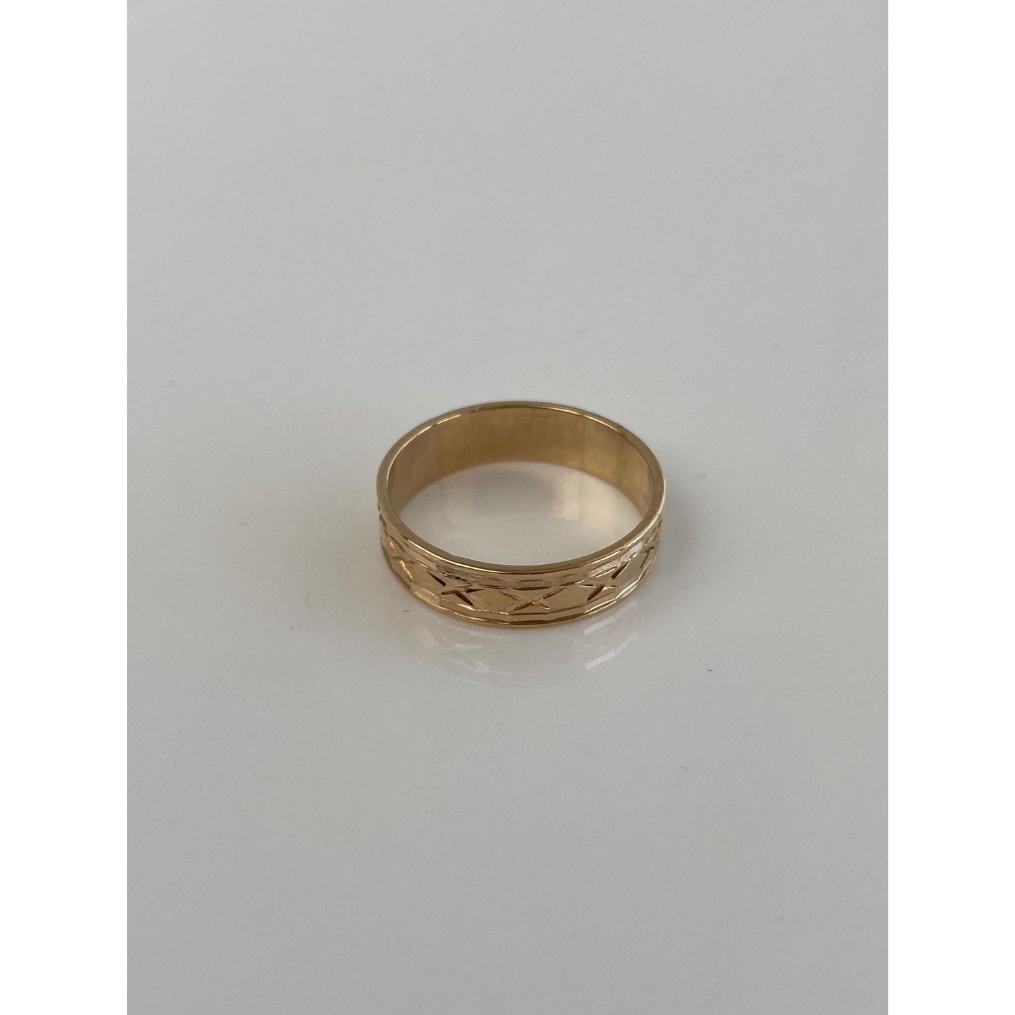 Vintage Solid 14k Yellow Gold Diamond Cut X Pattern Ring Band - Size 6.25