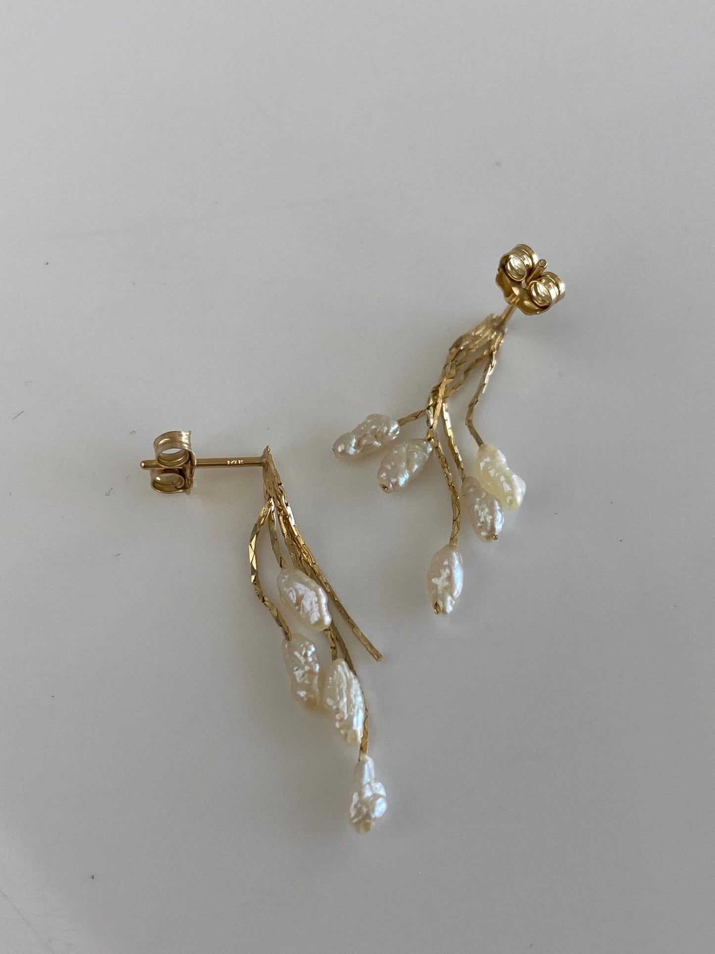 Vintage Solid 14k Yellow Gold Pearls Triangle Link Chain Fringe Stud Earrings
