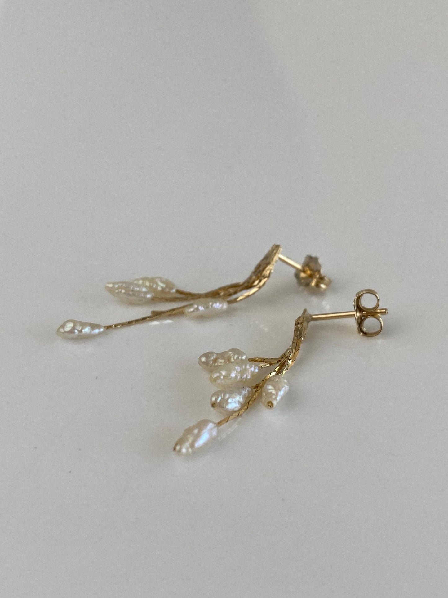 Vintage Solid 14k Yellow Gold Pearls Triangle Link Chain Fringe Stud Earrings
