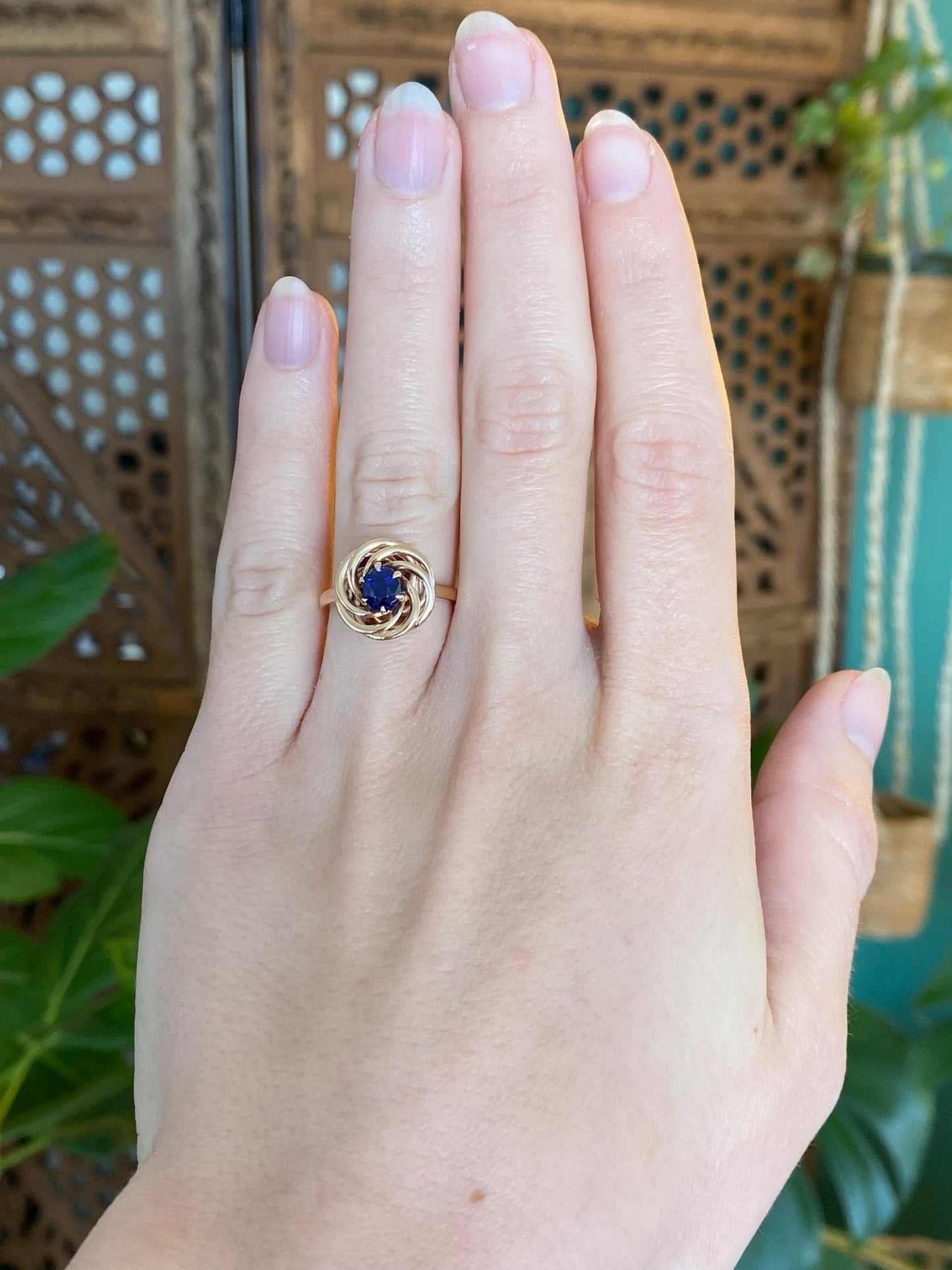 Vintage Solid 14k Yellow Gold Blue Sapphire Knot Ring - Size 5.5