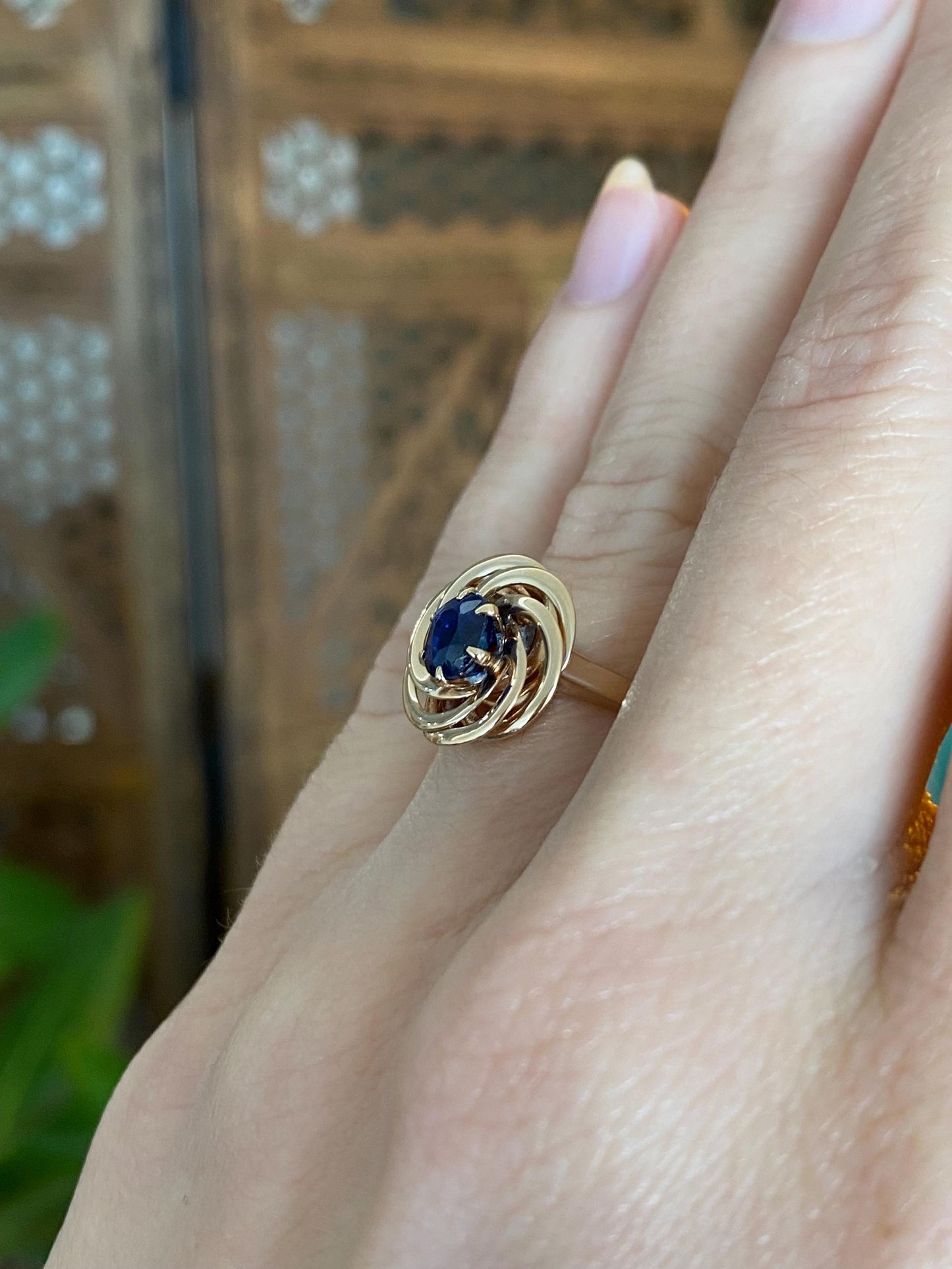 Vintage Solid 14k Yellow Gold Blue Sapphire Knot Ring - Size 5.5