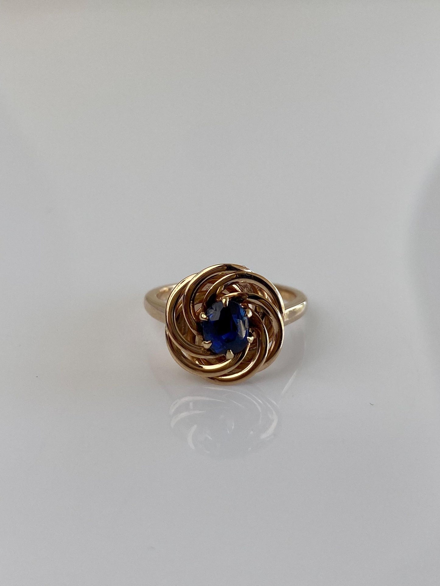 Vintage Solid 14k Yellow Gold Blue Sapphire Knot Ring - Size 5.5