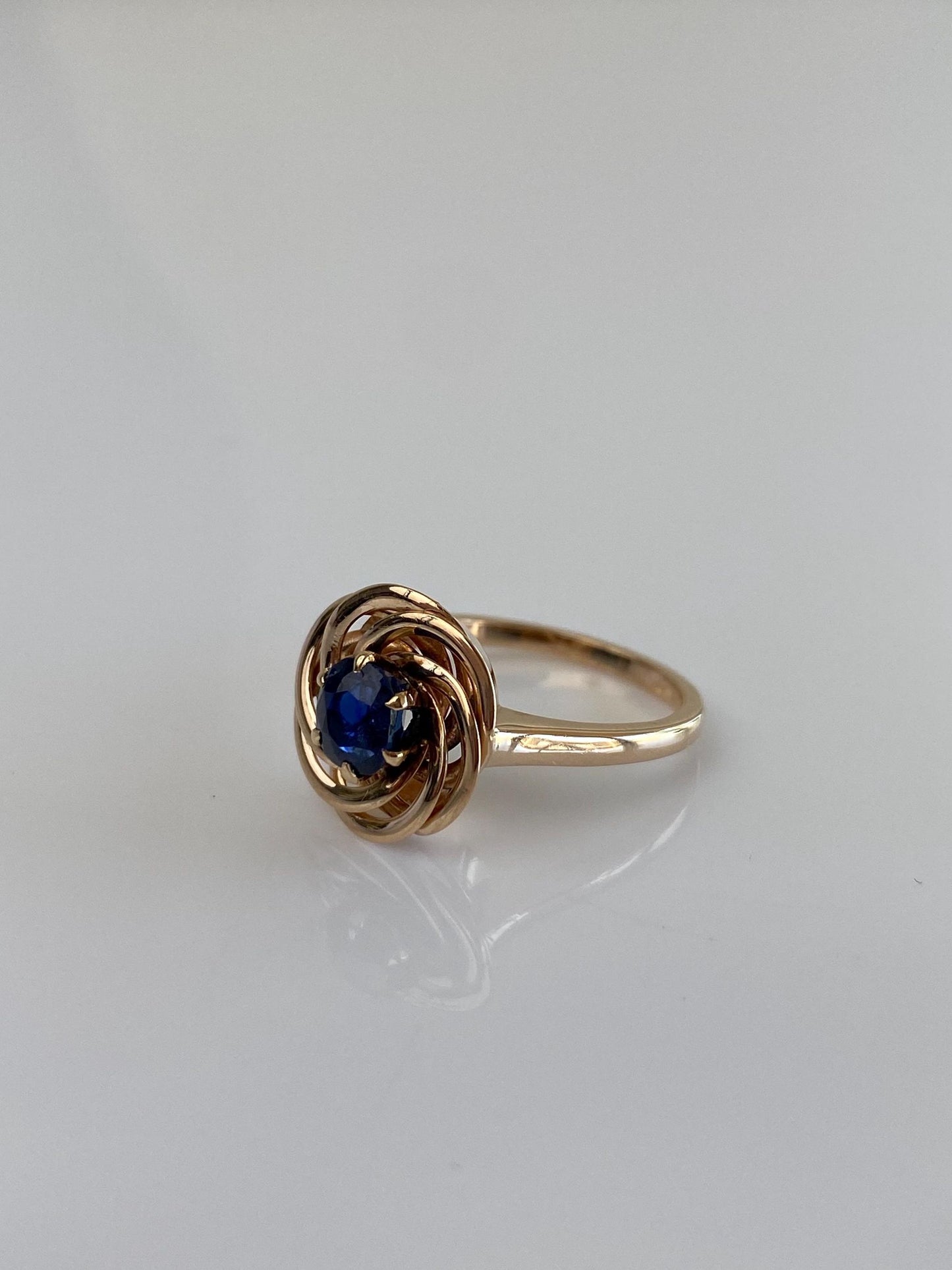 Vintage Solid 14k Yellow Gold Blue Sapphire Knot Ring - Size 5.5