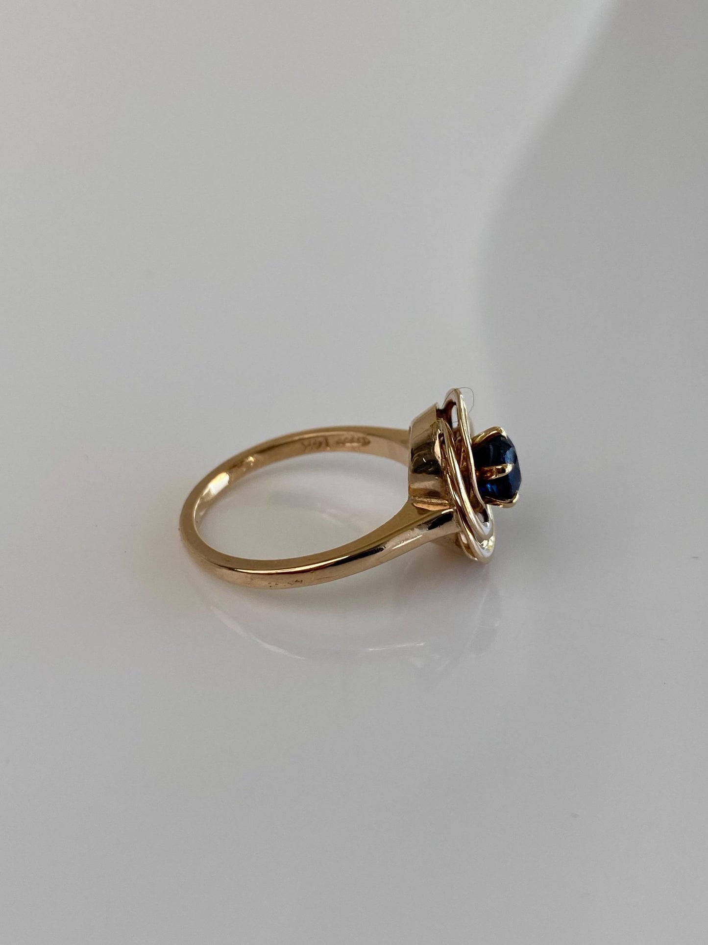 Vintage Solid 14k Yellow Gold Blue Sapphire Knot Ring - Size 5.5